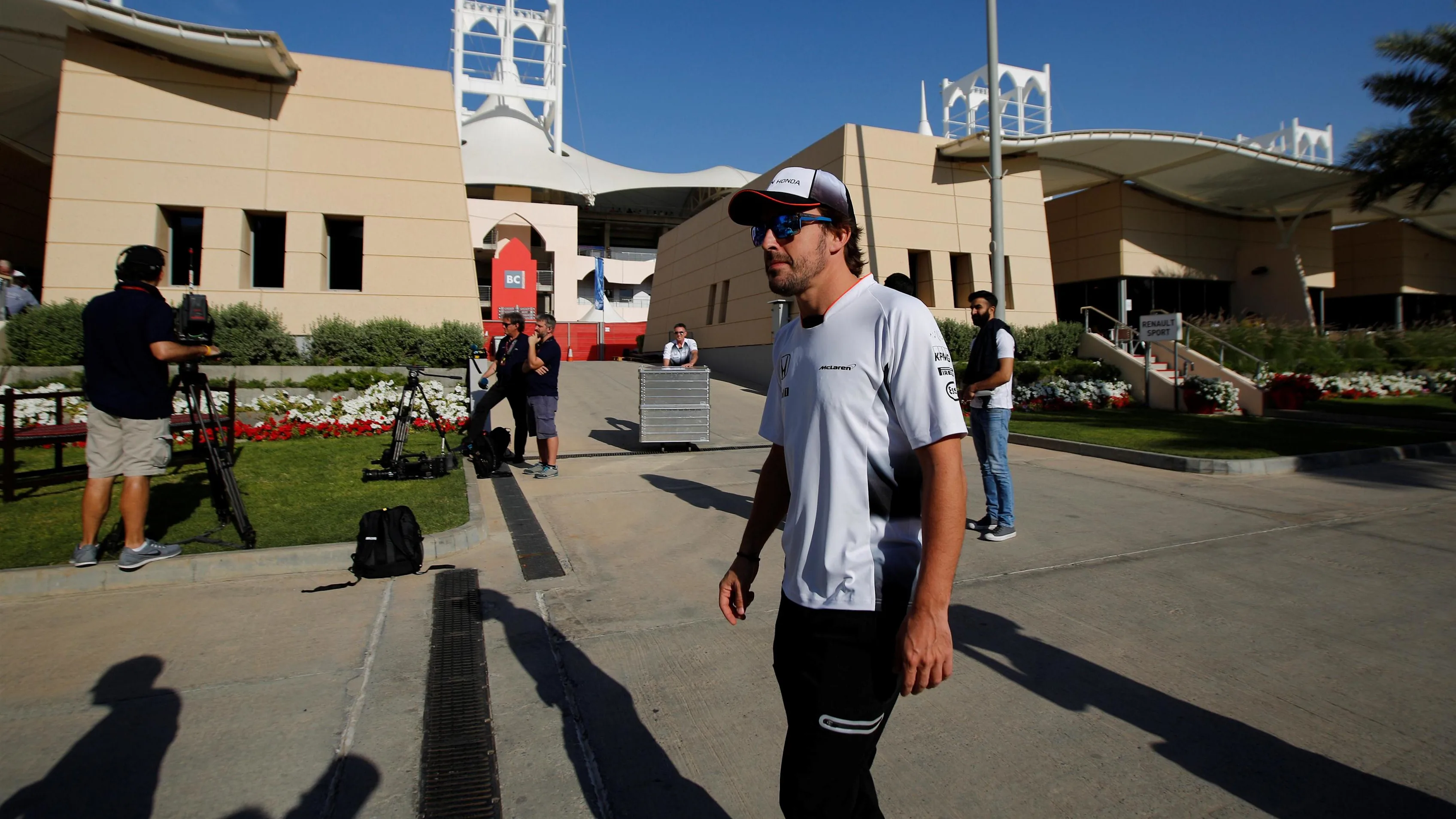 Fernando Alonso (ESP) McLaren at Formula One World Championship, Rd2, Bahrain Grand Prix Race,