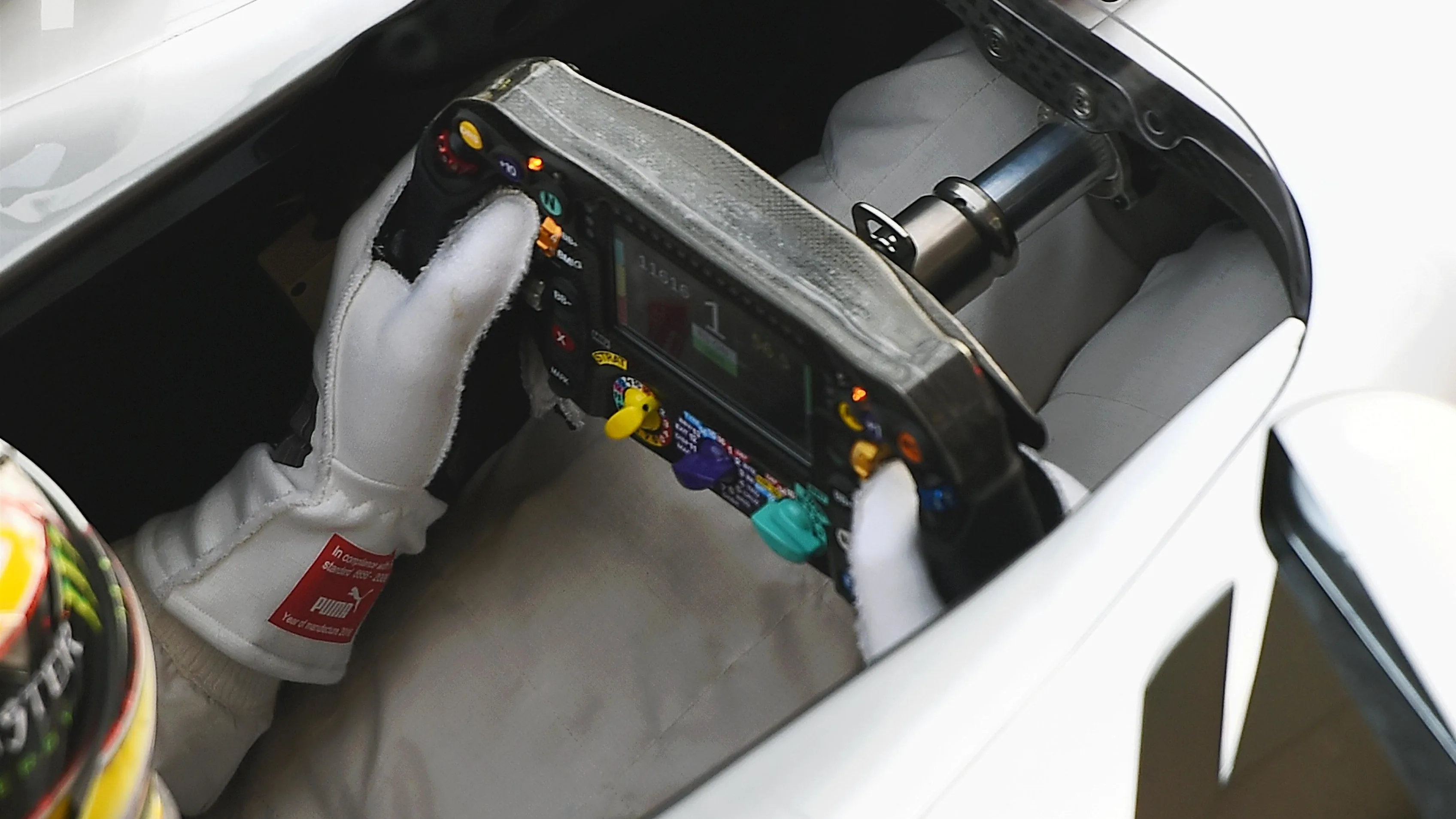 Lewis Hamilton (GBR) Mercedes-Benz F1 W07 Hybrid steering wheel at Formula One Testing, Day One,