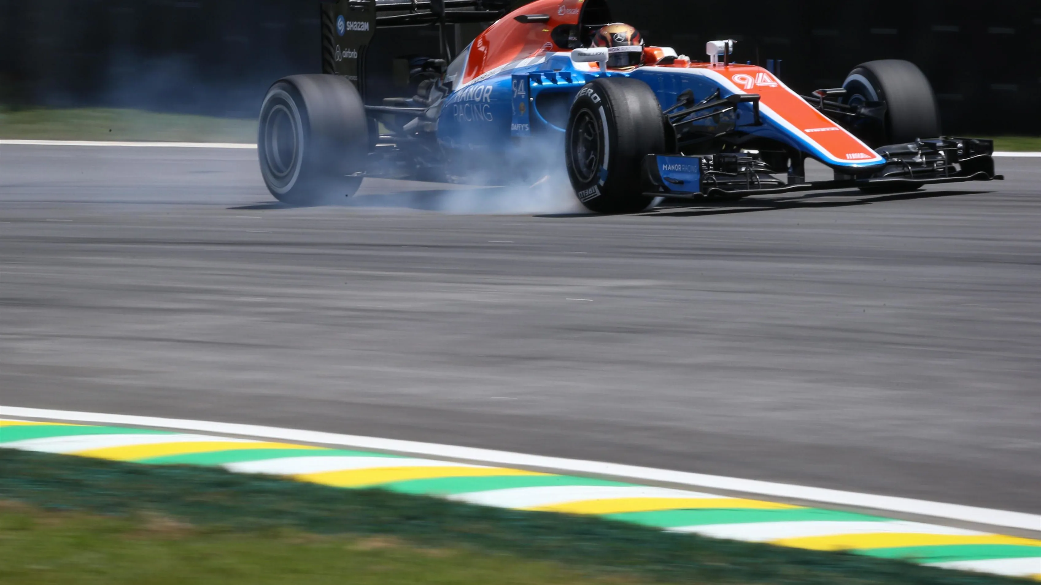 Pascal Wehrlein (GER) Manor Racing MRT05 locks up at Formula One World Championship, Rd20,