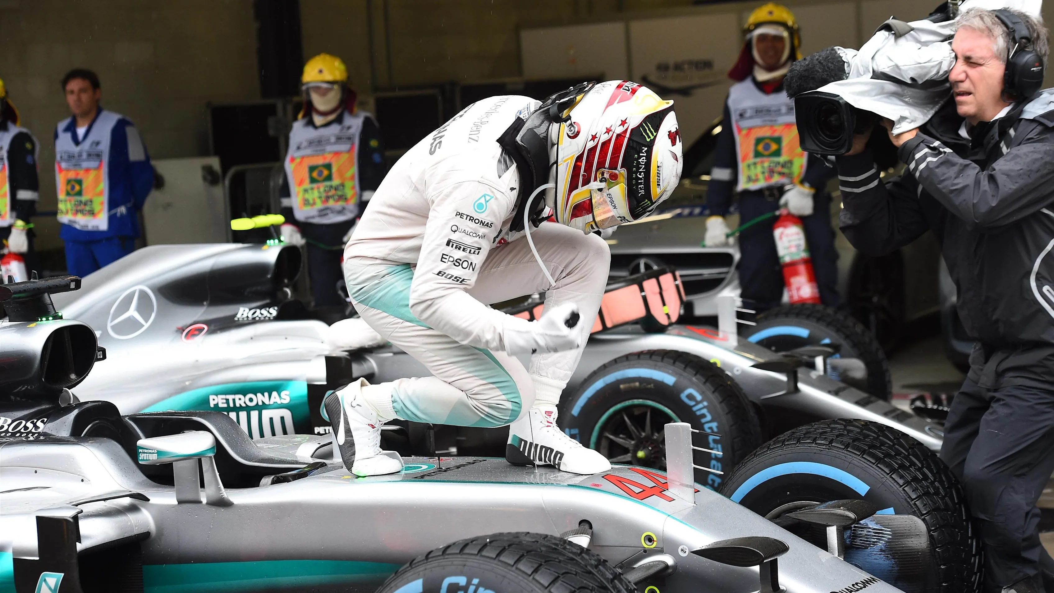 Race winner Lewis Hamilton (GBR) Mercedes AMG F1 celebrates in parc ferme at Formula One World
