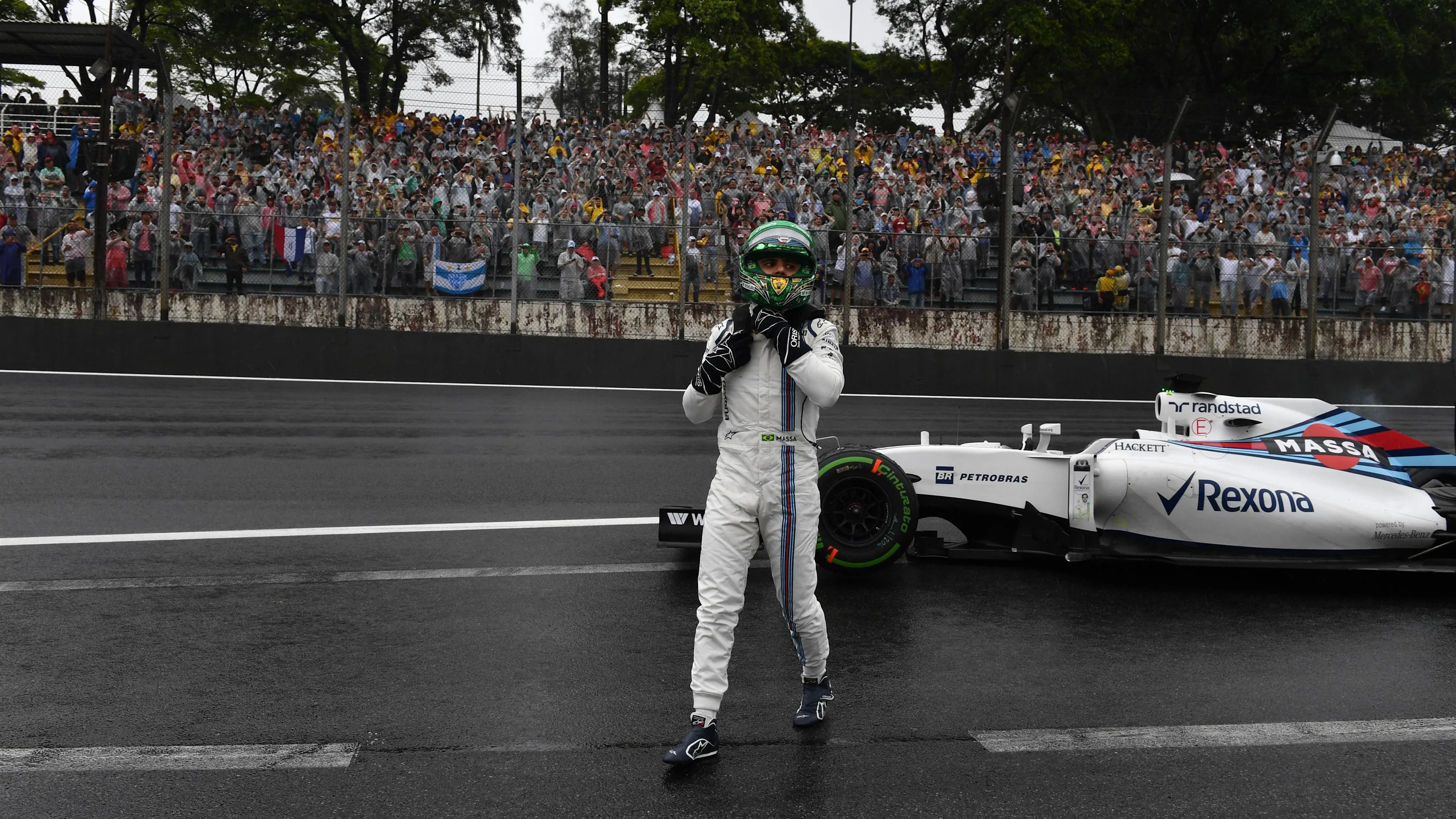 Race retiree Felipe Massa (BRA) Williams FW38 crashed out of the race at Formula One World Championship, Rd20, Brazilian Grand Prix, Race, Interlagos, Sao Paulo, Brazil, Sunday 13 November 2016. © Sutton Images