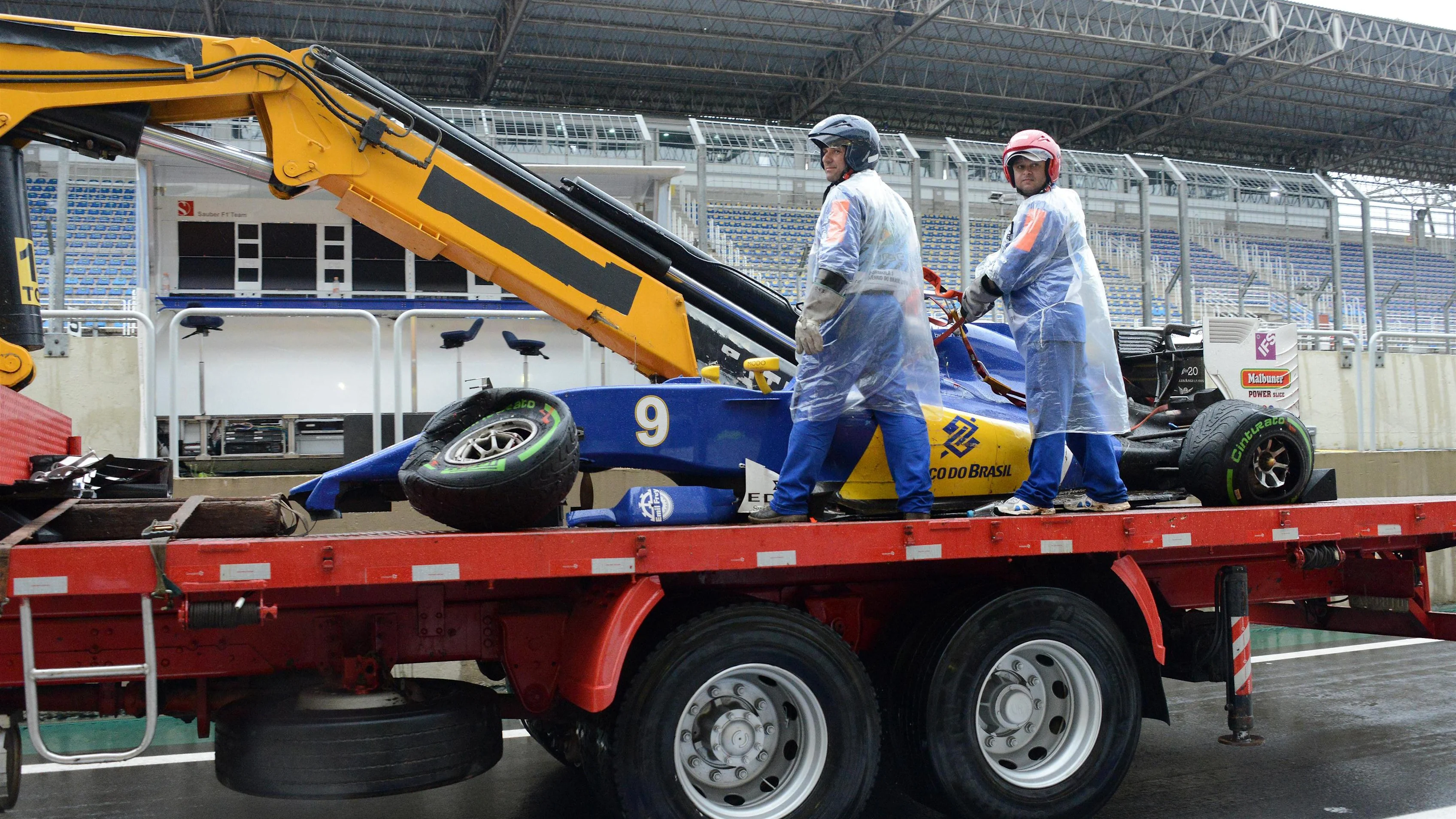 The crashed car of Marcus Ericsson (SWE) Sauber C35 is recovered at Formula One World Championship, Rd20, Brazilian Grand Prix, Race, Interlagos, Sao Paulo, Brazil, Sunday 13 November 2016. © Sutton Images