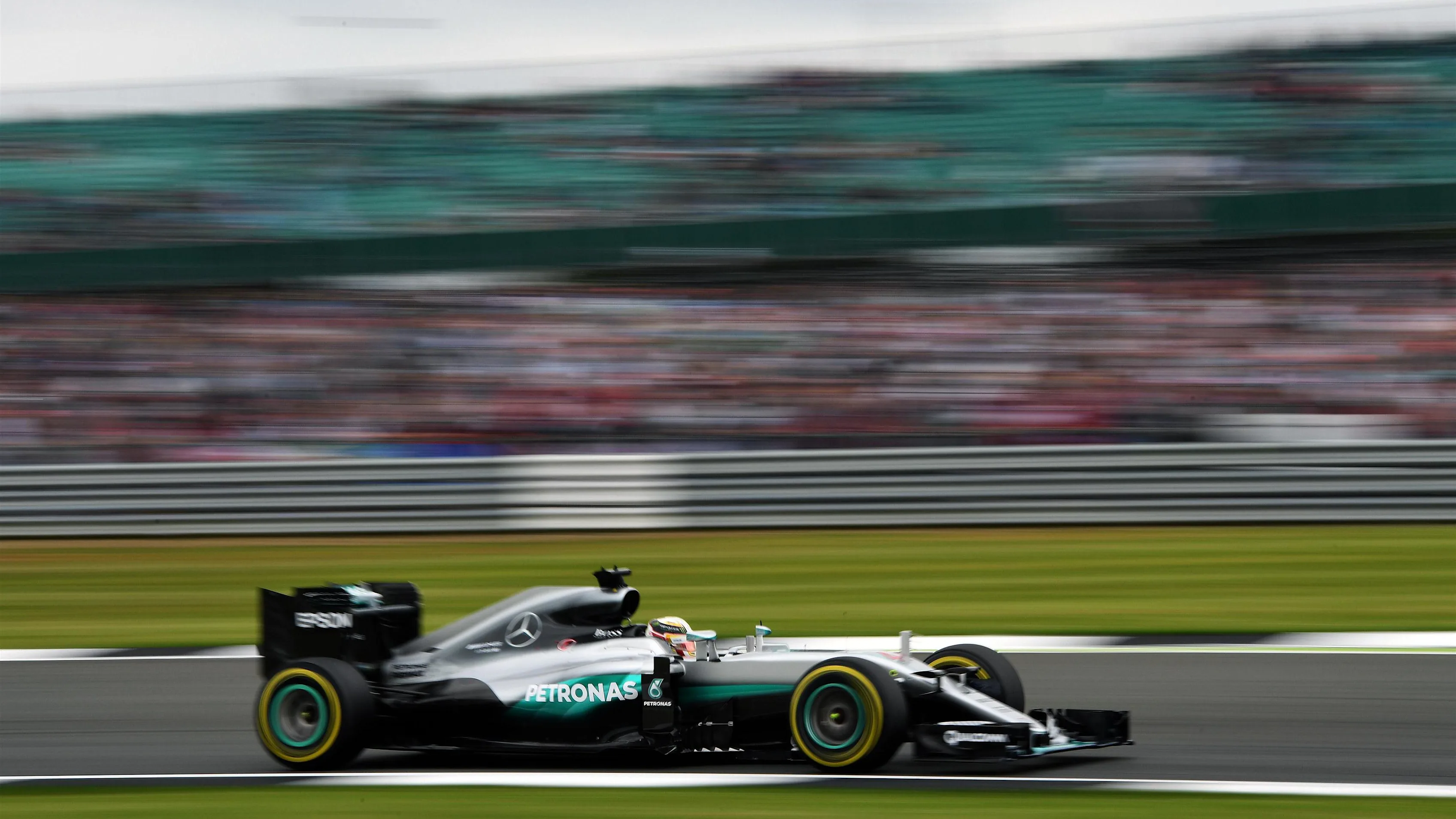 Lewis Hamilton (GBR) Mercedes-Benz F1 W07 Hybrid at Formula One World Championship, Rd10, British Grand Prix, Qualifying, Silverstone, England, Saturday 9 July 2016. © Sutton Images