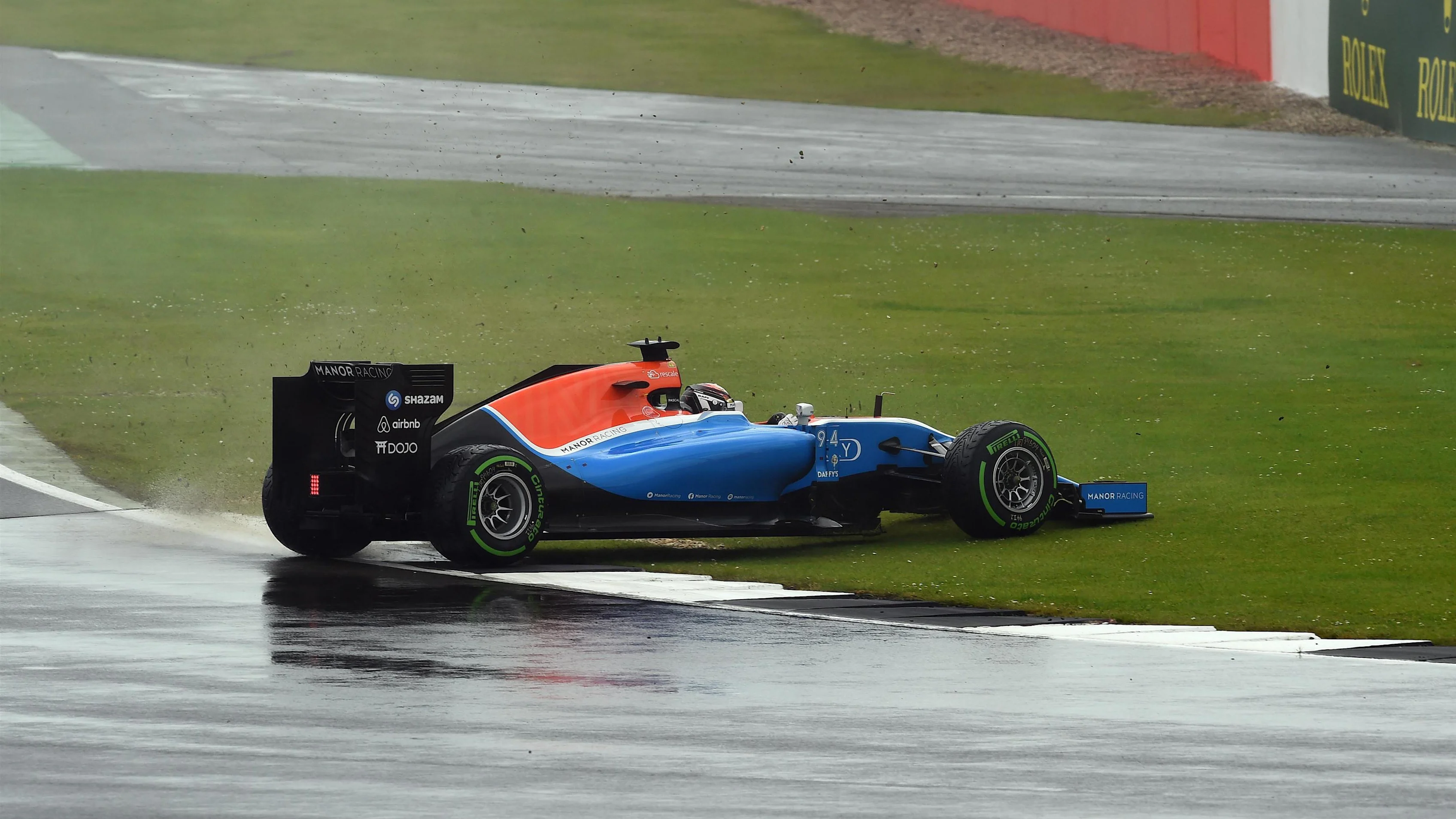 Pascal Wehrlein (GER) Manor Racing MRT05 spins out and retires form the race at Formula One World Championship, Rd10, British Grand Prix, Race, Silverstone, England, Sunday 10 July 2016. © Sutton Images