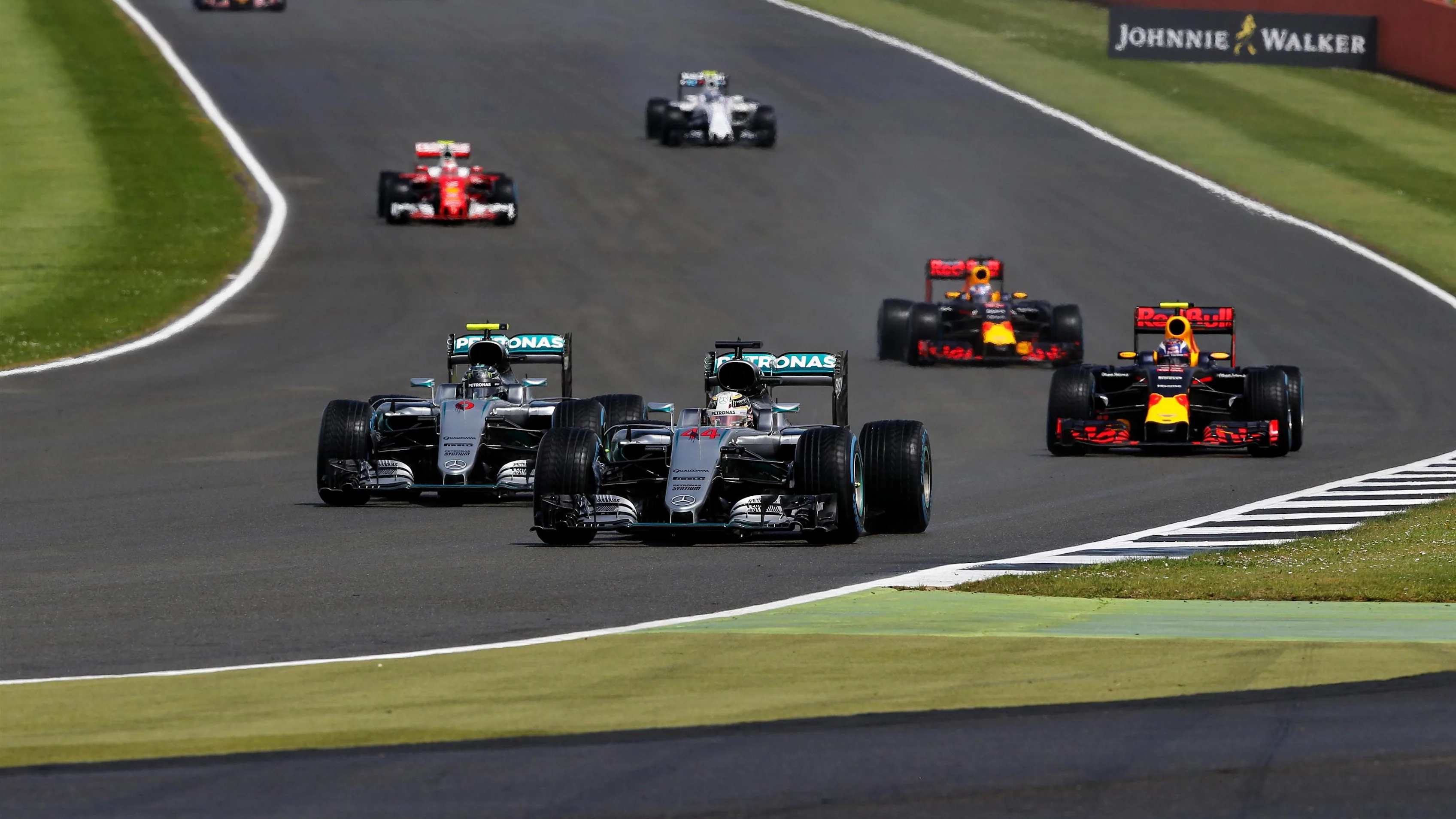 Lewis Hamilton (GBR) Mercedes-Benz F1 W07 Hybrid and Nico Rosberg (GER) Mercedes-Benz F1 W07 Hybrid