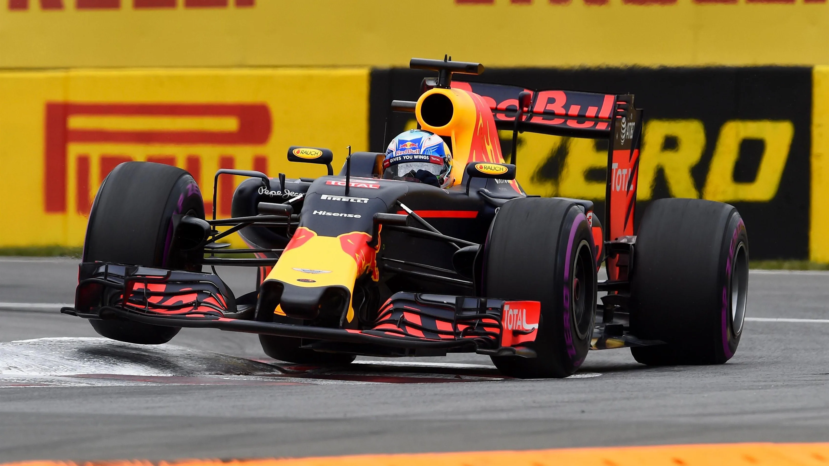 Daniel Ricciardo (AUS) Red Bull Racing RB12 at Formula One World Championship, Rd7, Canadian Grand