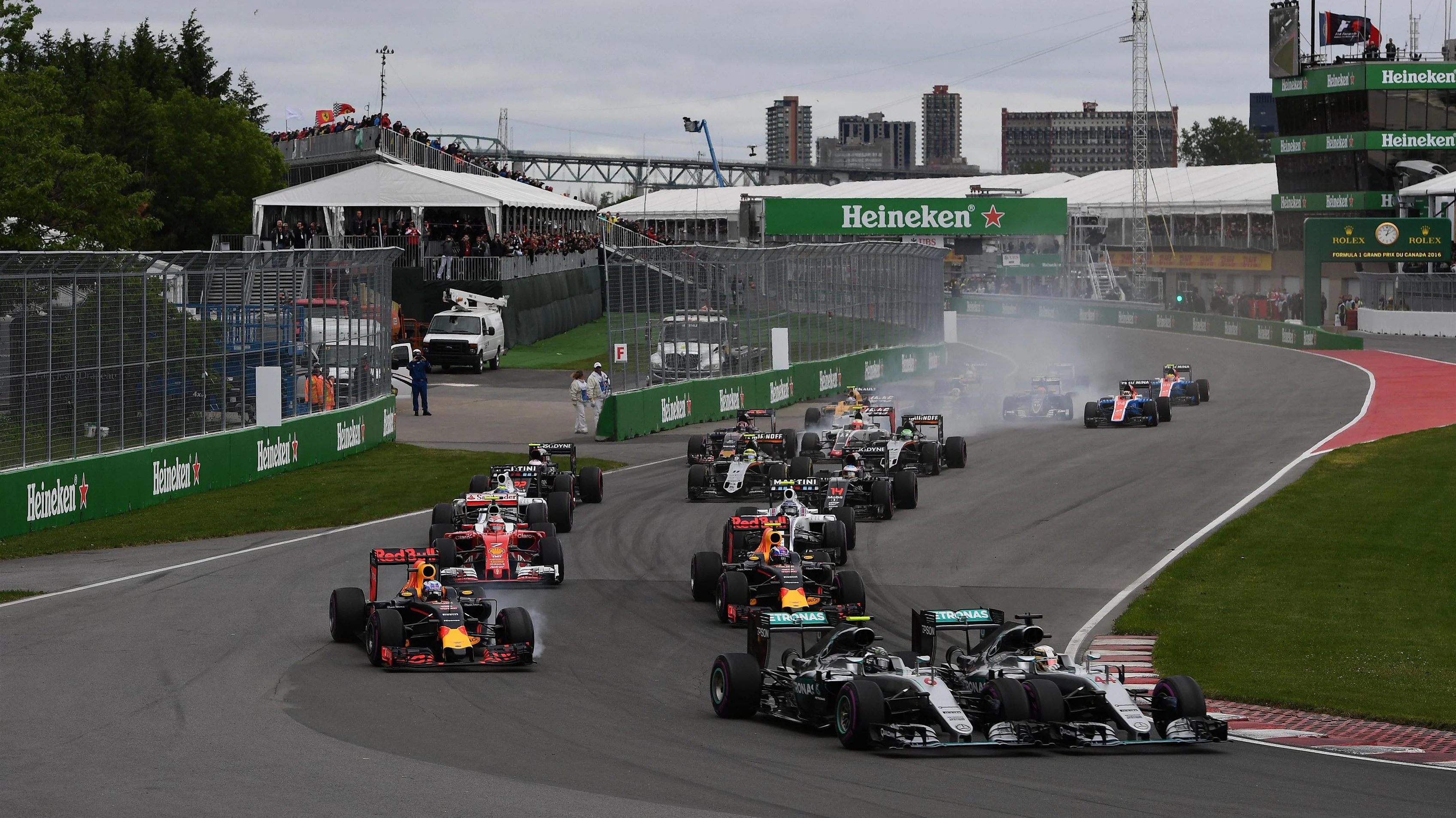 Lewis Hamilton (GBR) Mercedes-Benz F1 W07 Hybrid and Nico Rosberg (GER) Mercedes-Benz F1 W07 Hybrid