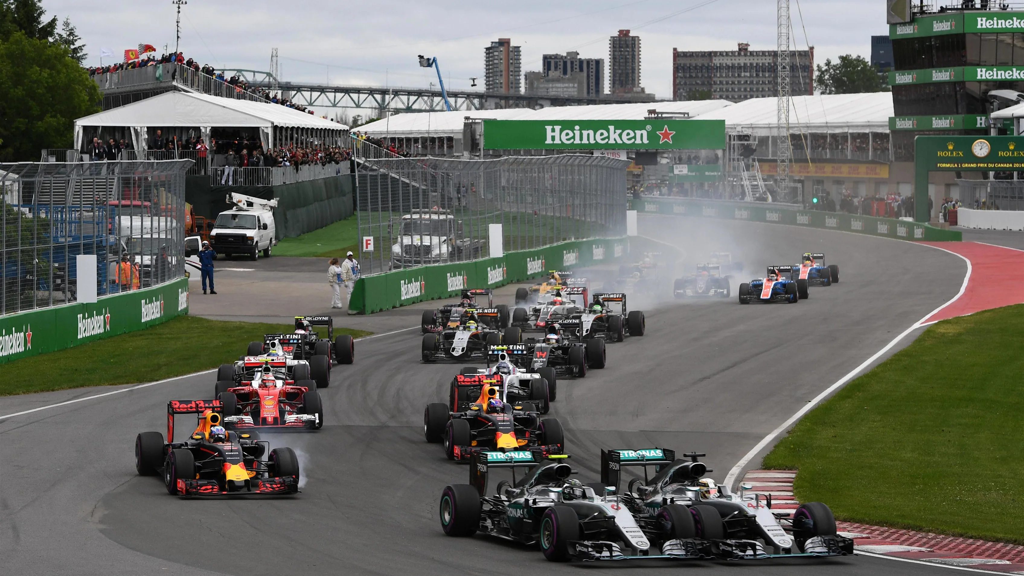 Nico Rosberg (GER) Mercedes-Benz F1 W07 Hybrid and Lewis Hamilton (GBR) Mercedes-Benz F1 W07 Hybrid