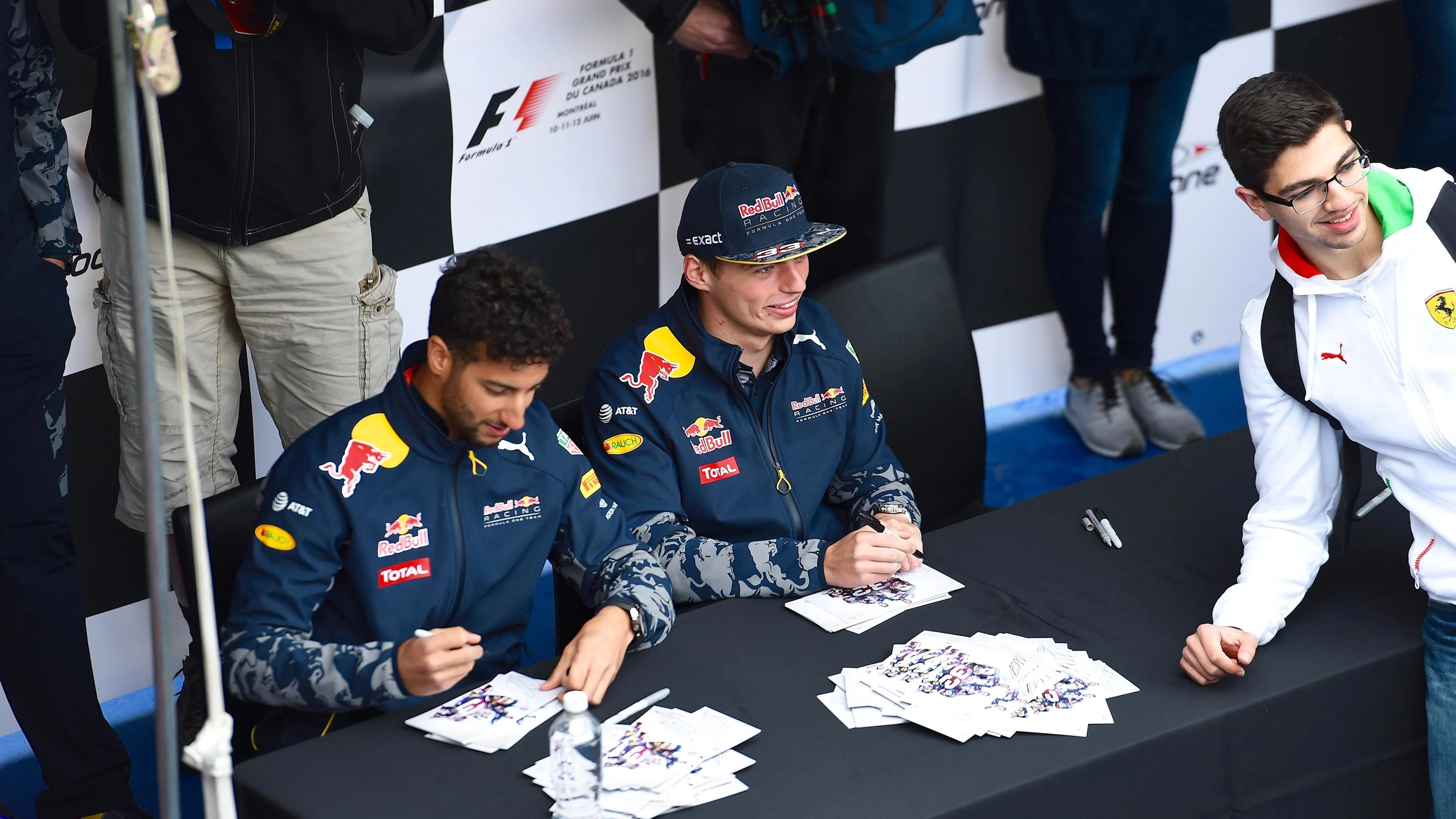 Daniel Ricciardo (AUS) Red Bull Racing and Max Verstappen (NED) Red Bull Racing at the autograph