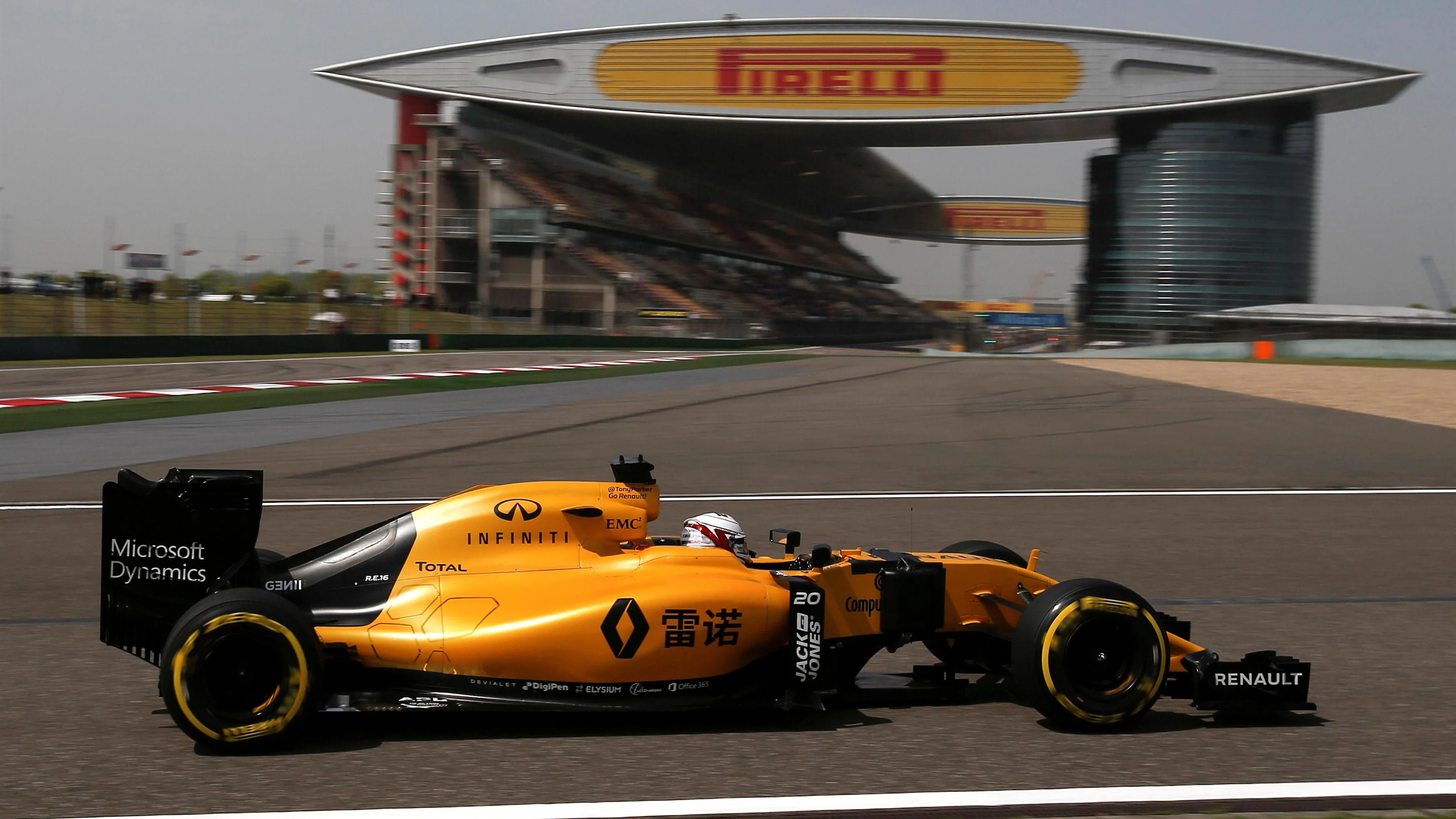 Kevin Magnussen (DEN) Renault Sport F1 Team RS16 at Formula One World Championship, Rd3, Chinese