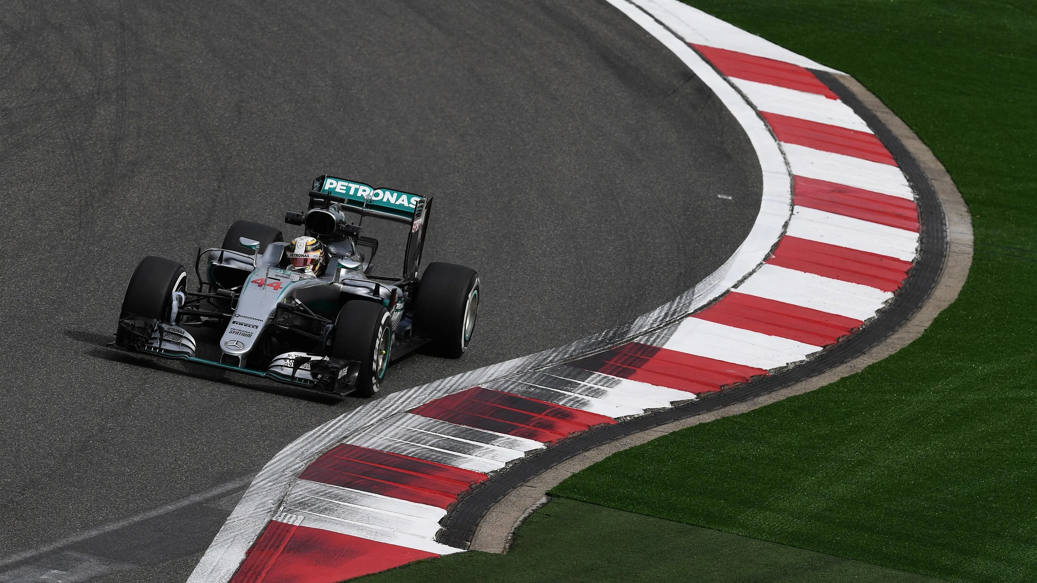Lewis Hamilton (GBR) Mercedes-Benz F1 W07 Hybrid at Formula One World Championship, Rd3, Chinese Grand Prix, Practice, Shanghai, China, Friday 15 April 2016. © Sutton Motorsport Images