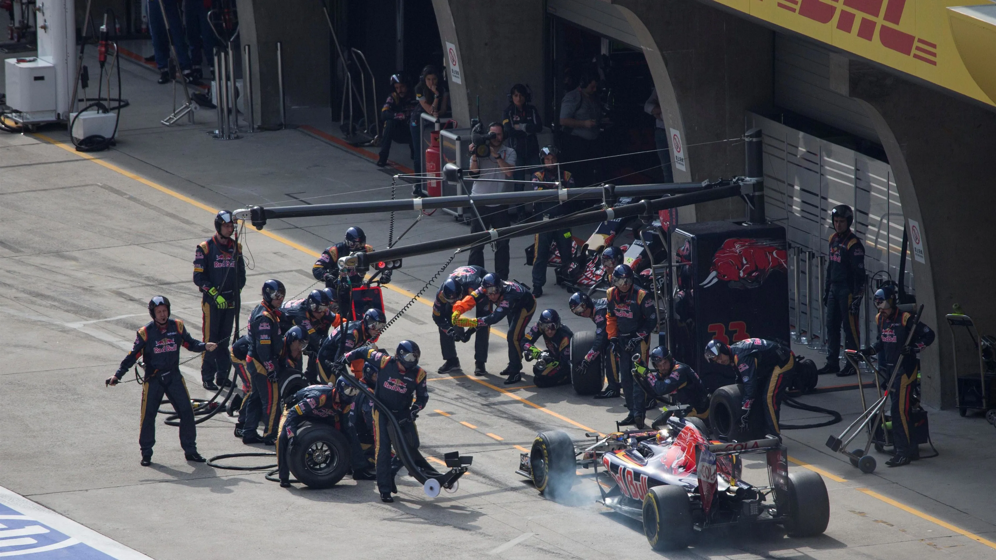 Carlos Sainz jr (ESP) Scuderia Toro Rosso STR11 makes a pit stop at Formula One World Championship,