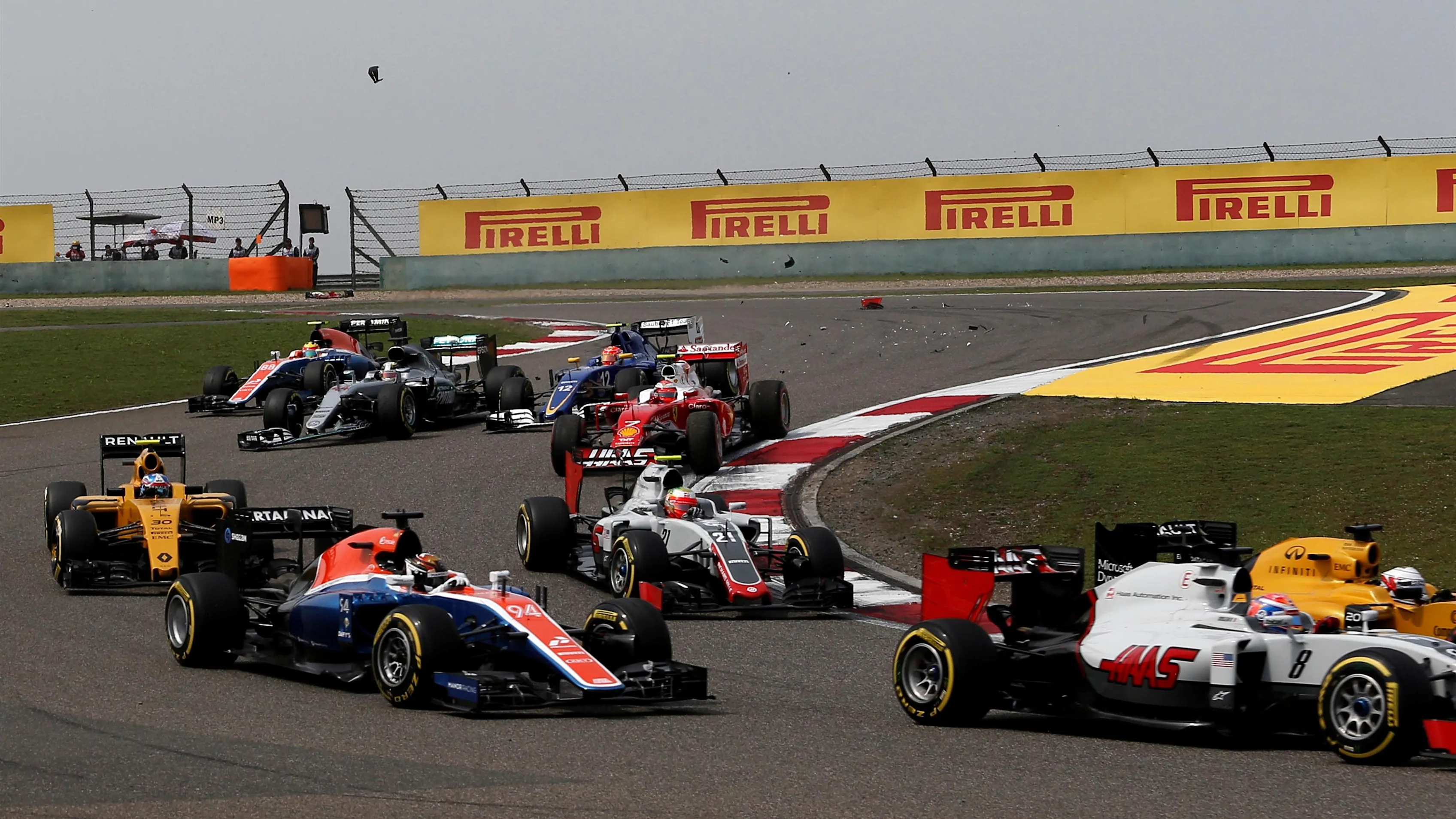 Lewis Hamilton (GBR) Mercedes-Benz F1 W07 Hybrid with broken front wing and Kimi Raikkonen (FIN)
