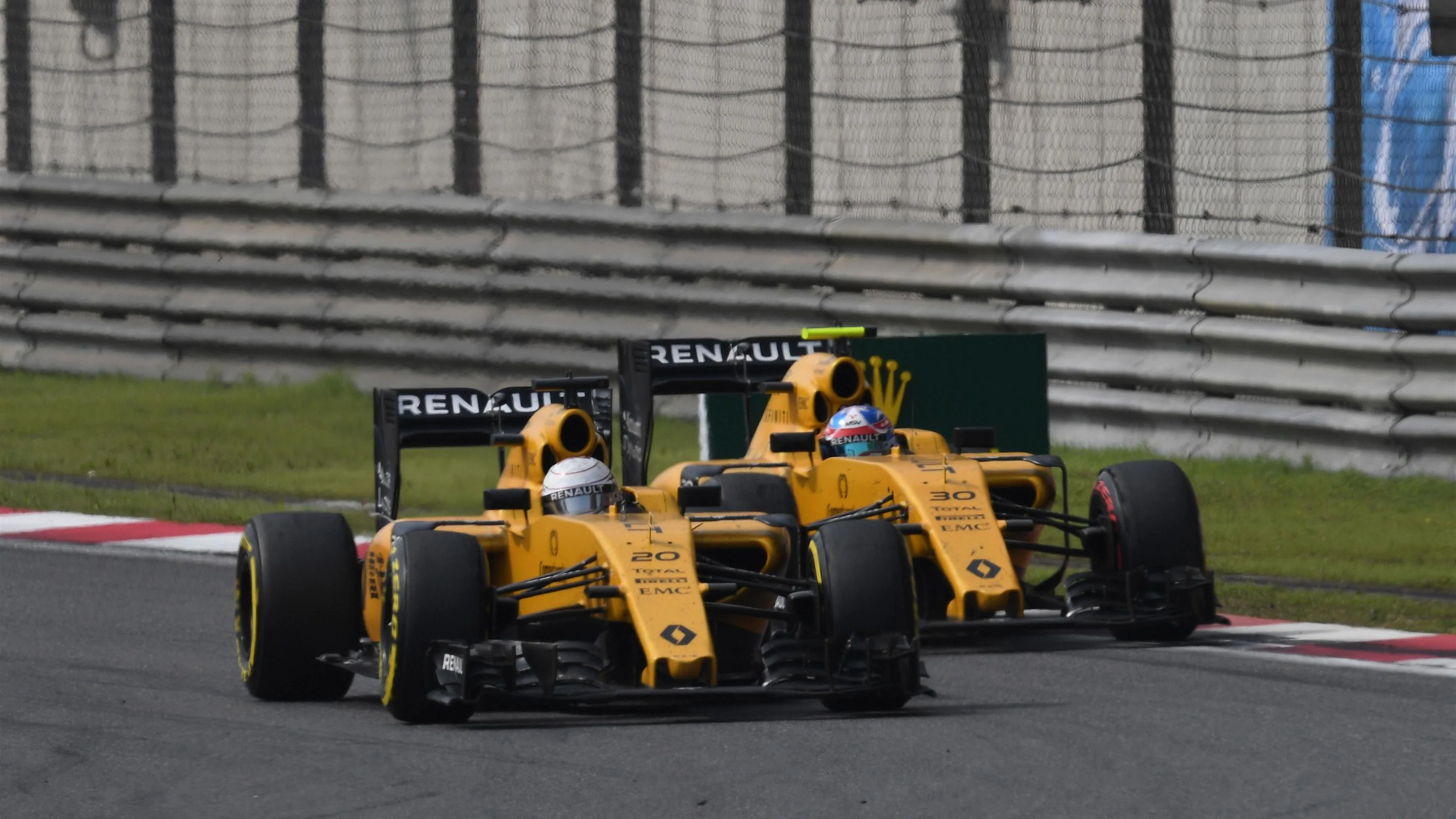Kevin Magnussen (DEN) Renault Sport F1 Team RS16 and Jolyon Palmer (GBR) Renault Sport F1 Team RS16
