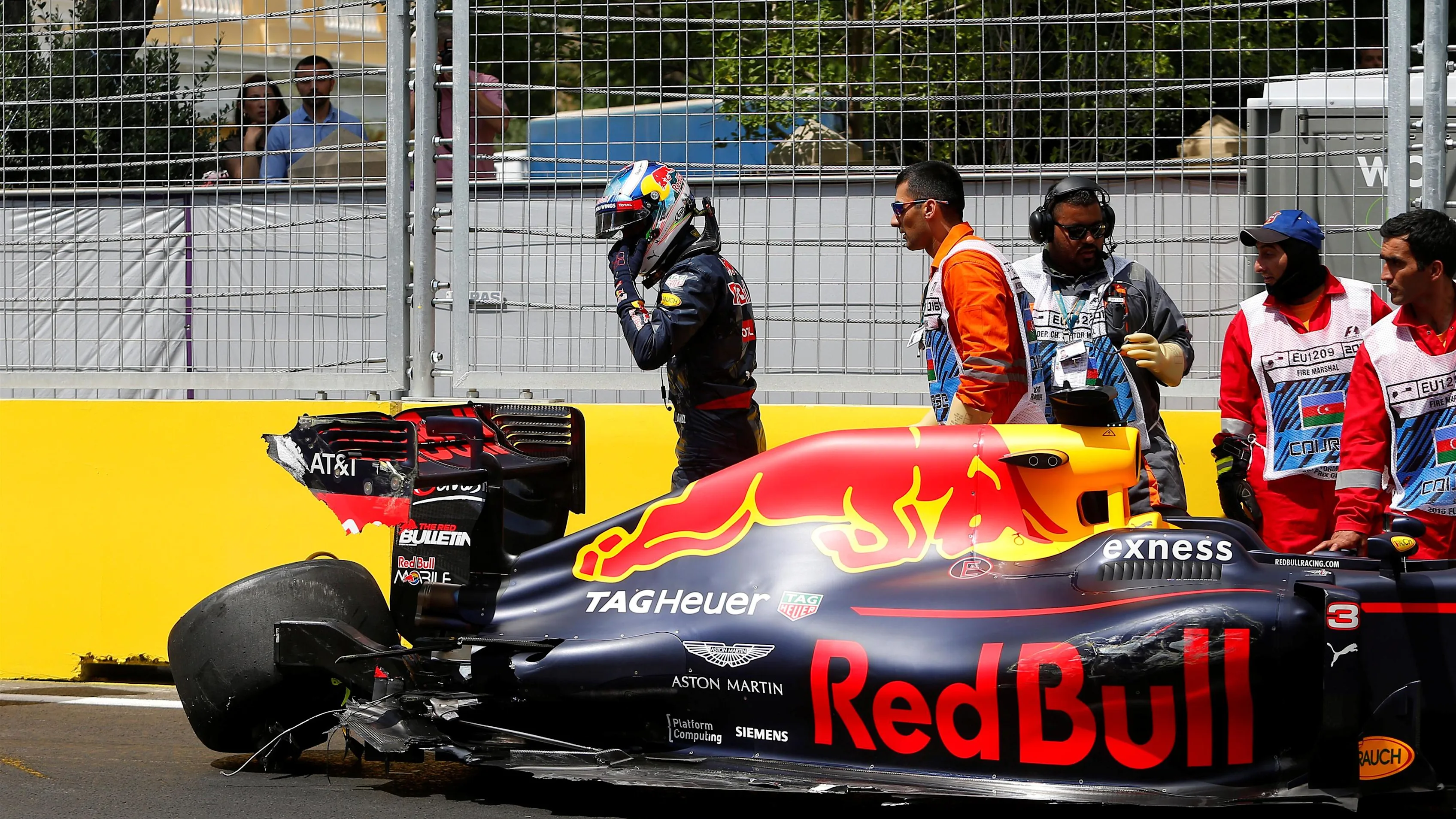 Daniel Ricciardo (AUS) Red Bull Racing RB12 crashed in FP1 at Formula One World Championship, Rd8, European Grand Prix, Practice, Baku City Circuit, Baku, Azerbaijan, Friday 17 June 2016. © Sutton Images