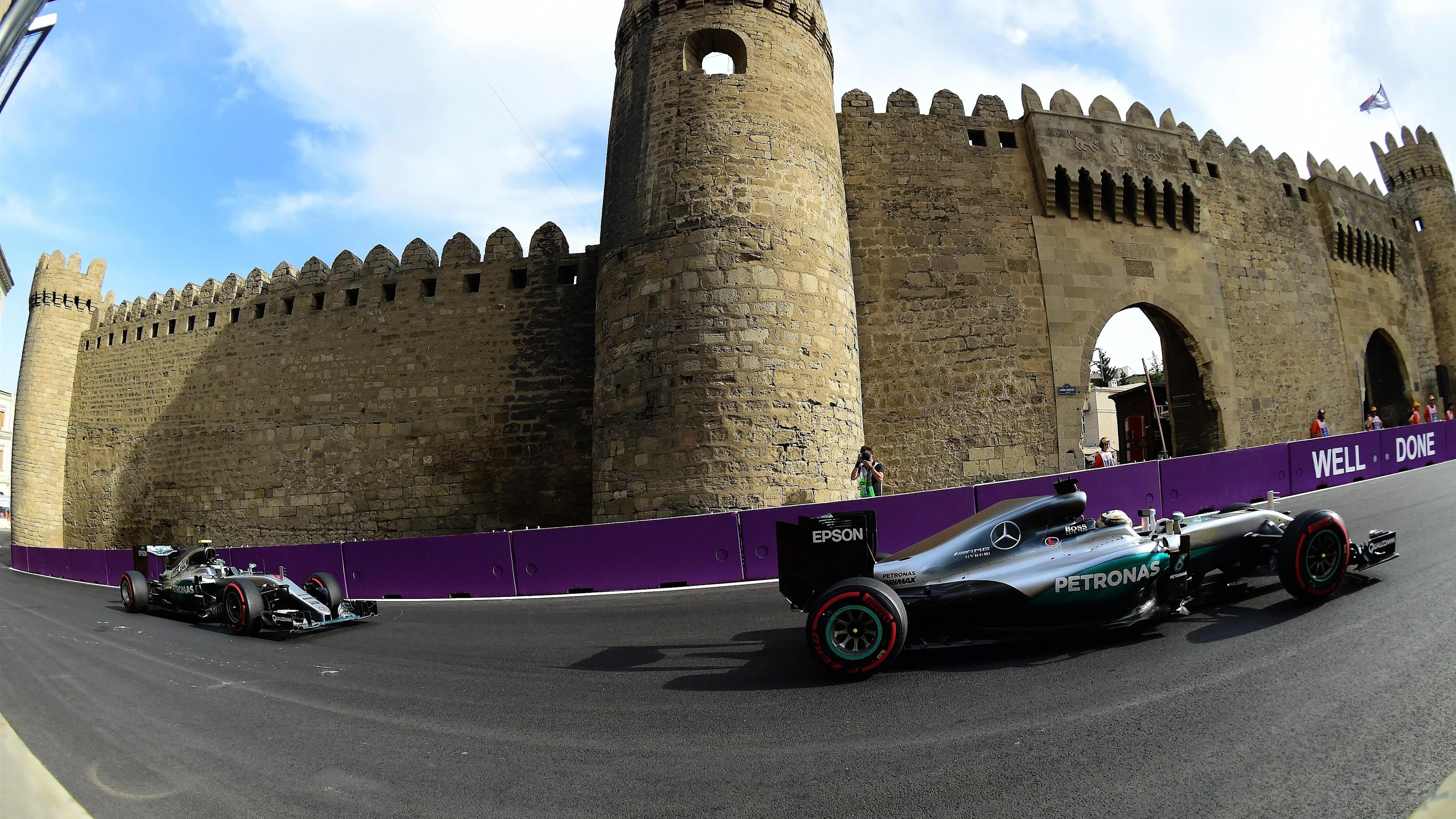 Lewis Hamilton (GBR) Mercedes-Benz F1 W07 Hybrid and Nico Rosberg (GER) Mercedes-Benz F1 W07 Hybrid