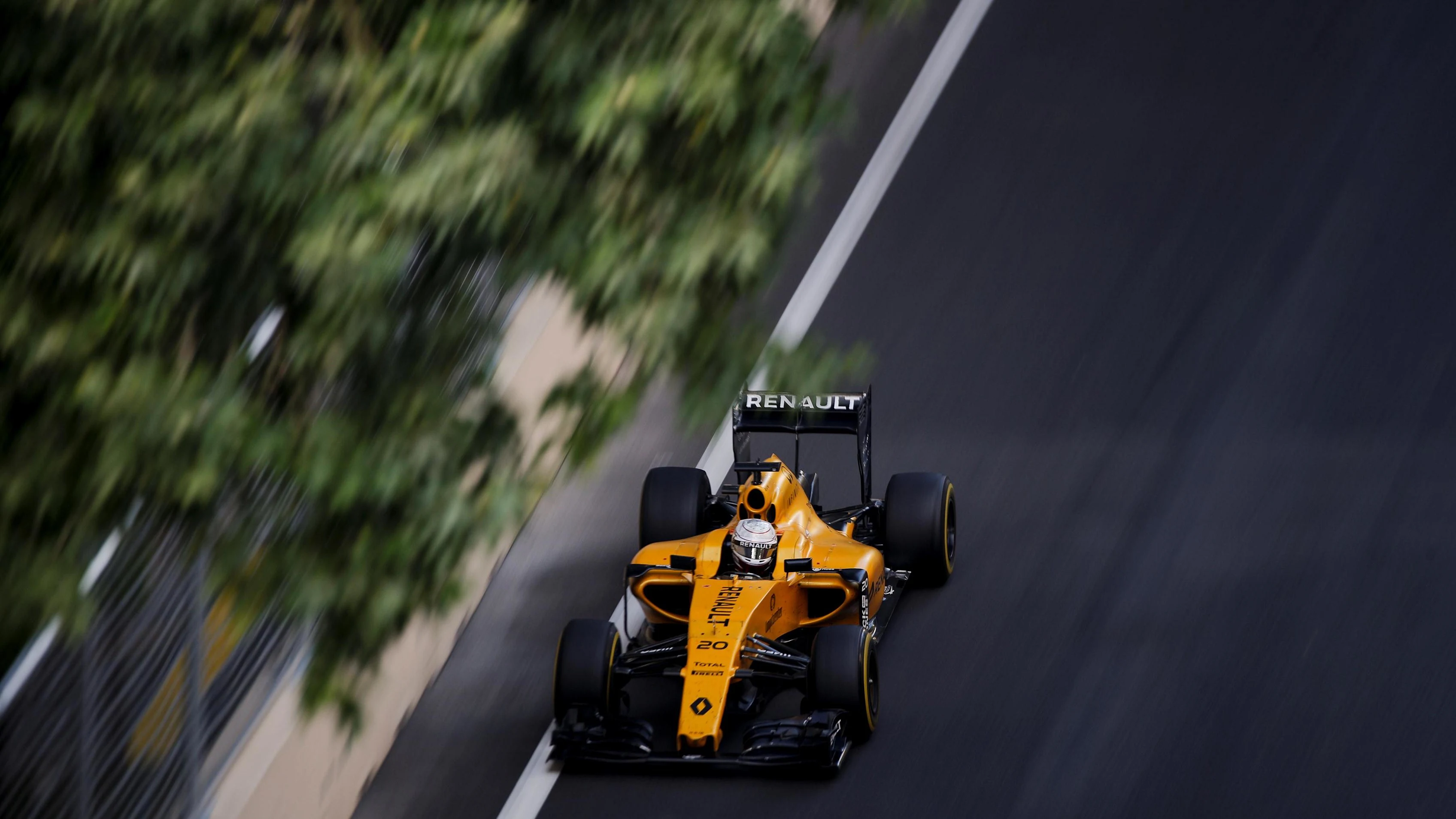 Kevin Magnussen (DEN) Renault Sport F1 Team RS16 at Formula One World Championship, Rd8, European Grand Prix, Race, Baku City Circuit, Baku, Azerbaijan, Sunday 19 June 2016. © Sutton Images