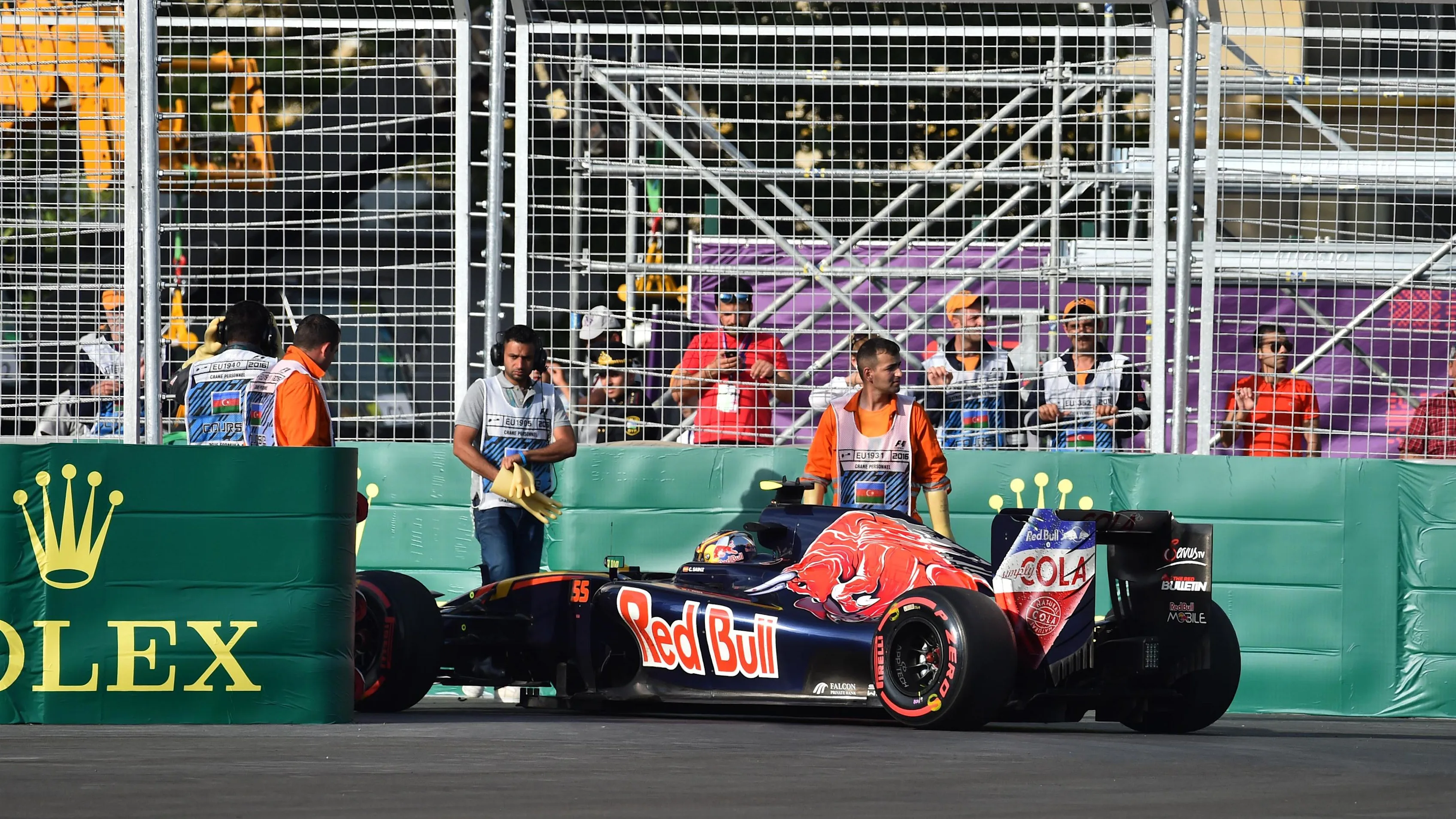 Carlos Sainz jr (ESP) Scuderia Toro Rosso STR11 retires from the race at Formula One World