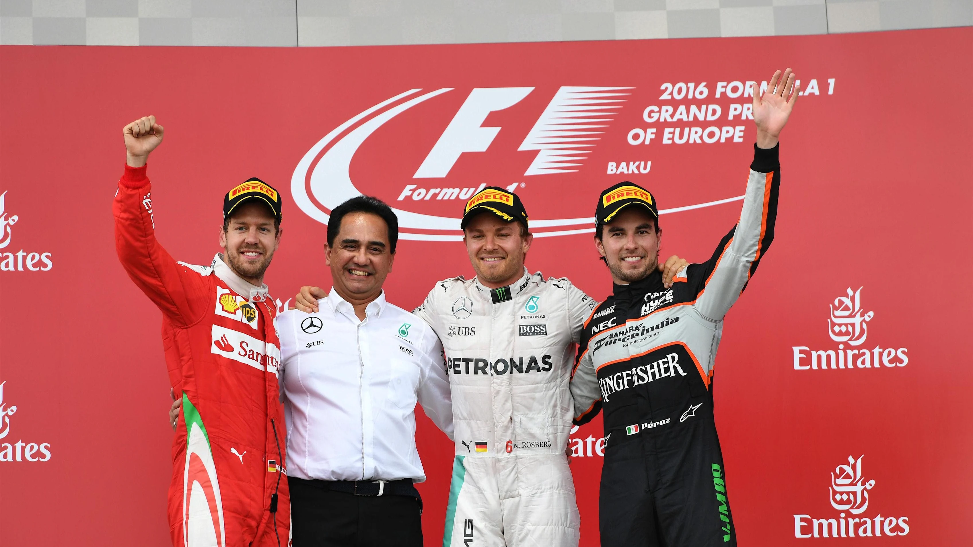 (L to R): Sebastian Vettel (GER) Ferrari, talks with Nico Rosberg (GER) Mercedes AMG F1 and Sergio