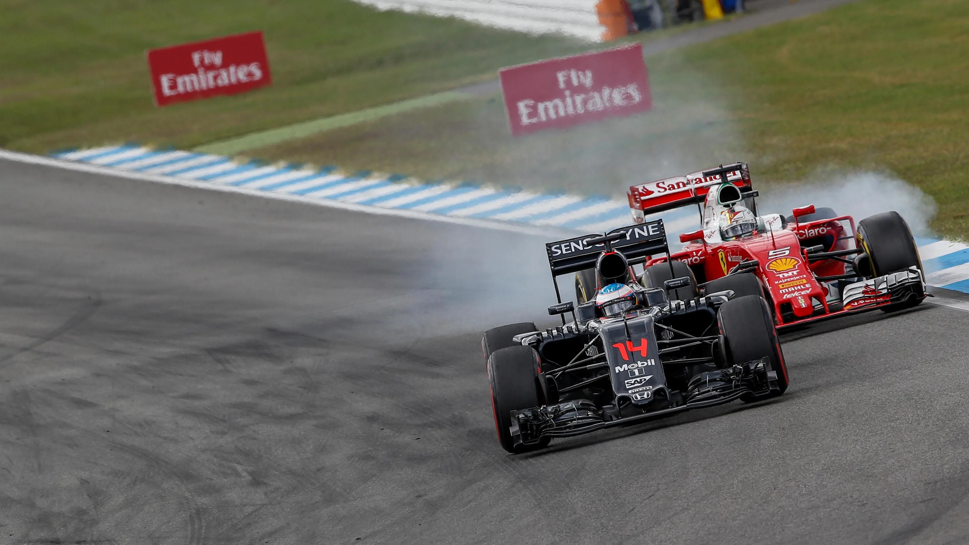 Fernando Alonso (ESP) McLaren MP4-31 and Sebastian Vettel (GER) Ferrari SF16-H locks up at Formula