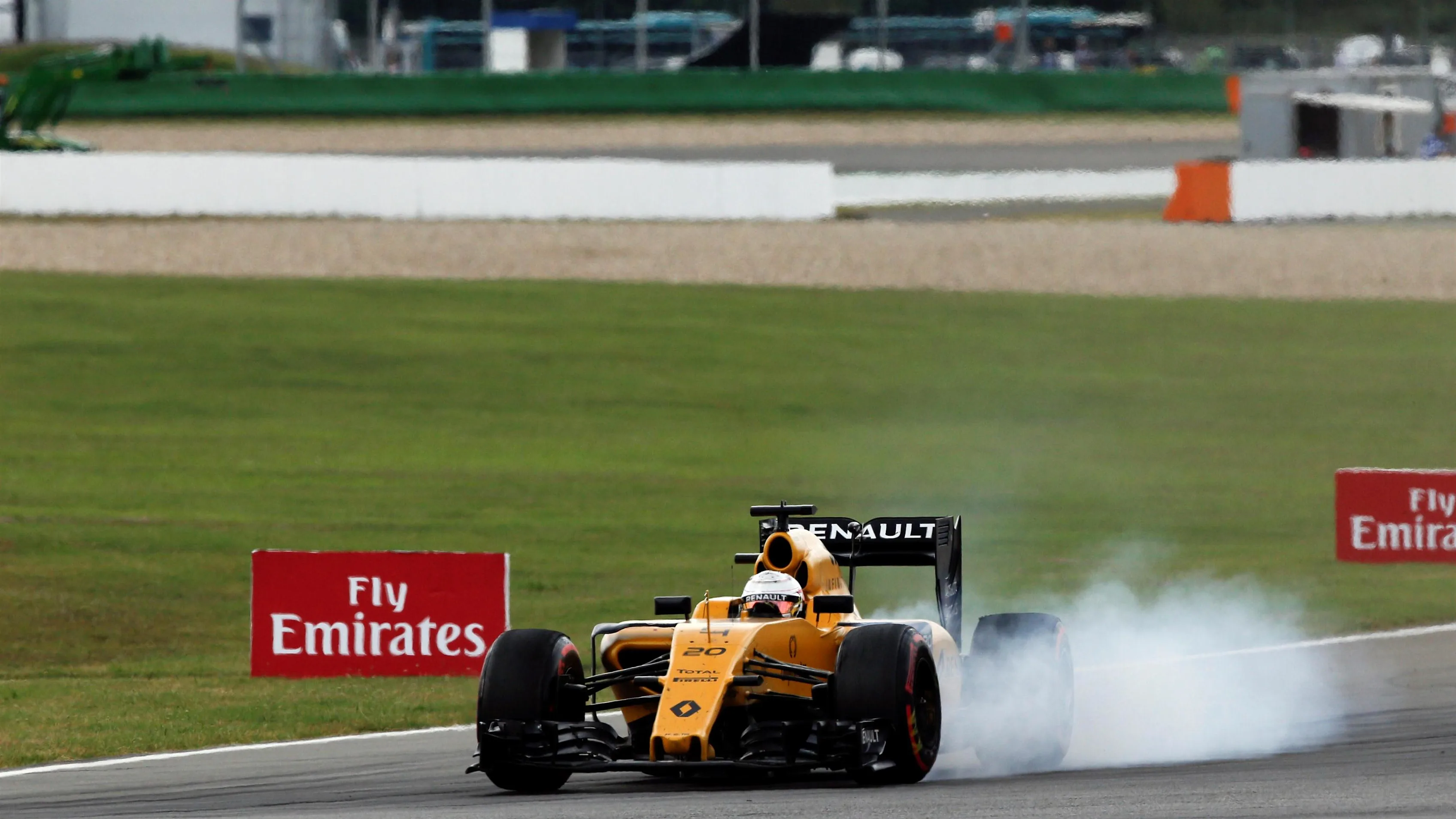 Kevin Magnussen (DEN) Renault Sport F1 Team RS16 locks up at Formula One World Championship, Rd12, German Grand Prix, Race, Hockenheim, Germany, Sunday 31 July 2016. © Sutton Images