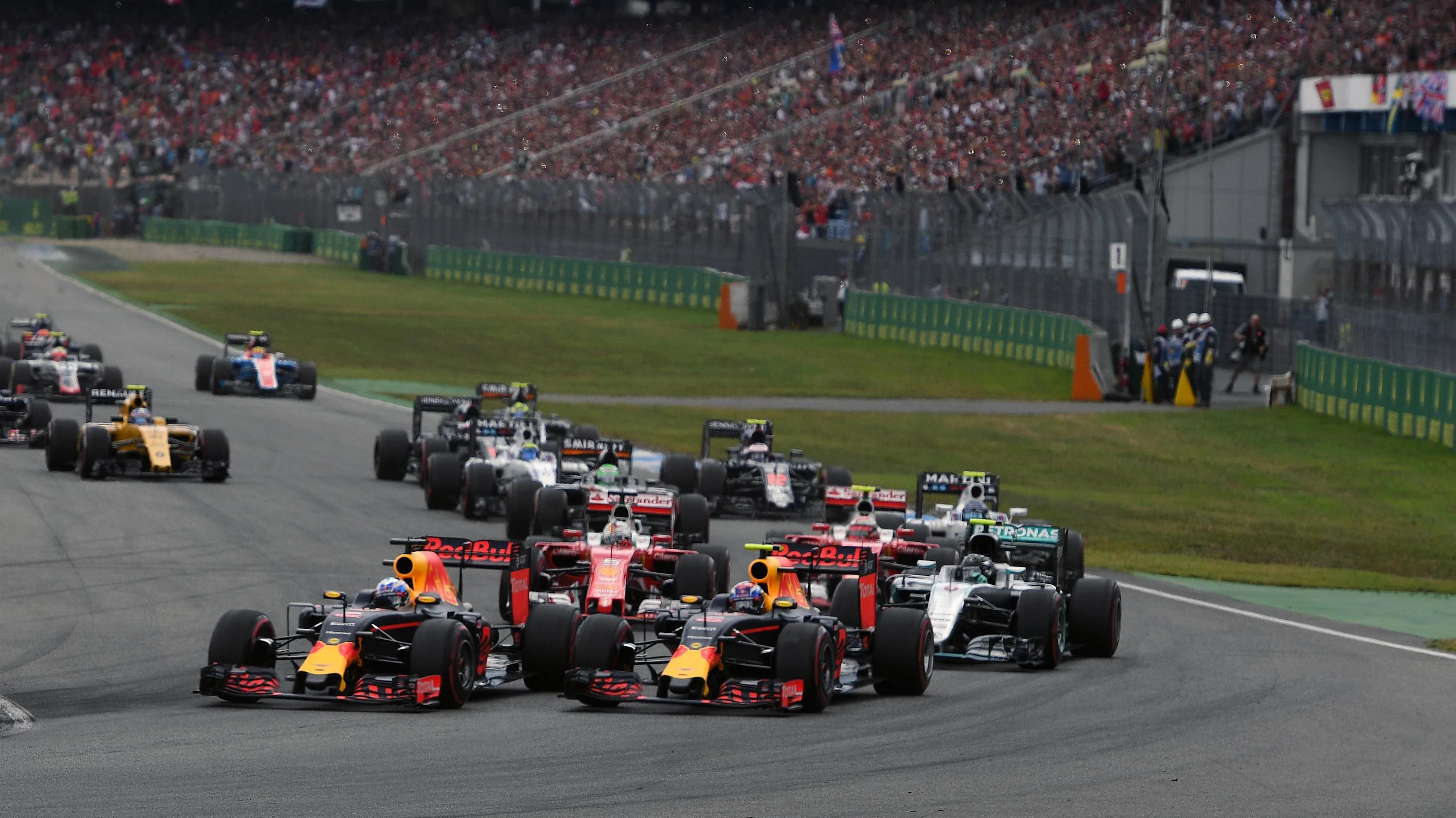 Daniel Ricciardo (AUS) Red Bull Racing RB12 and Max Verstappen (NED) Red Bull Racing RB12 battle at