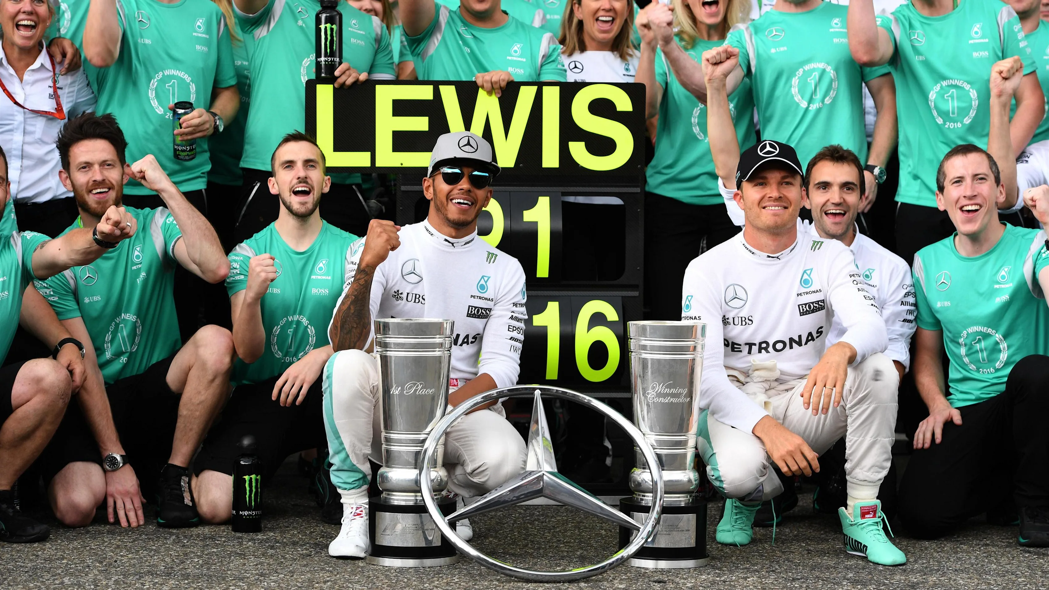 Race winner Lewis Hamilton (GBR) Mercedes AMG F1 celebrates with Nico Rosberg (GER) Mercedes AMG F1