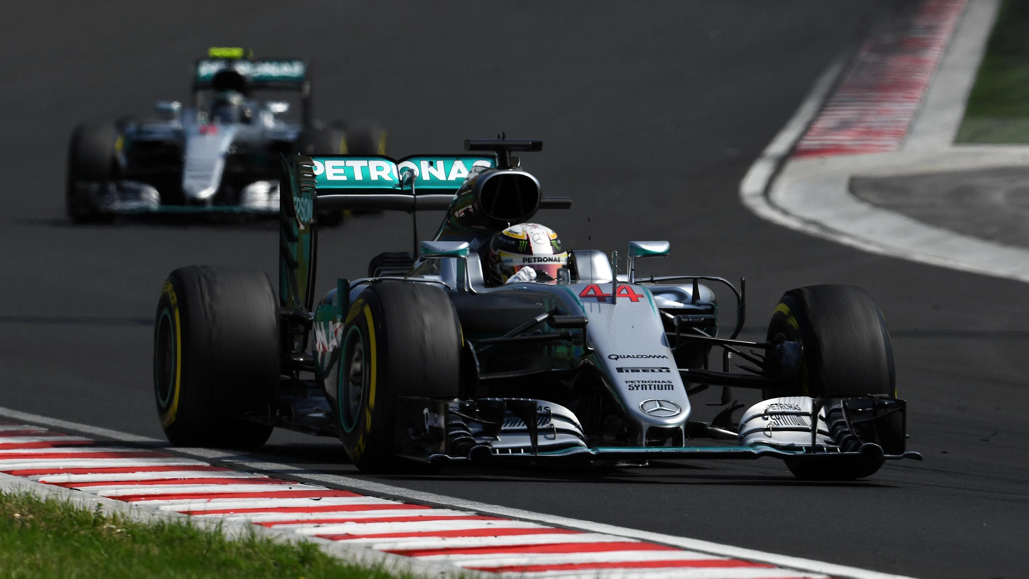 Lewis Hamilton (GBR) Mercedes-Benz F1 W07 Hybrid and Nico Rosberg (GER) Mercedes-Benz F1 W07 Hybrid