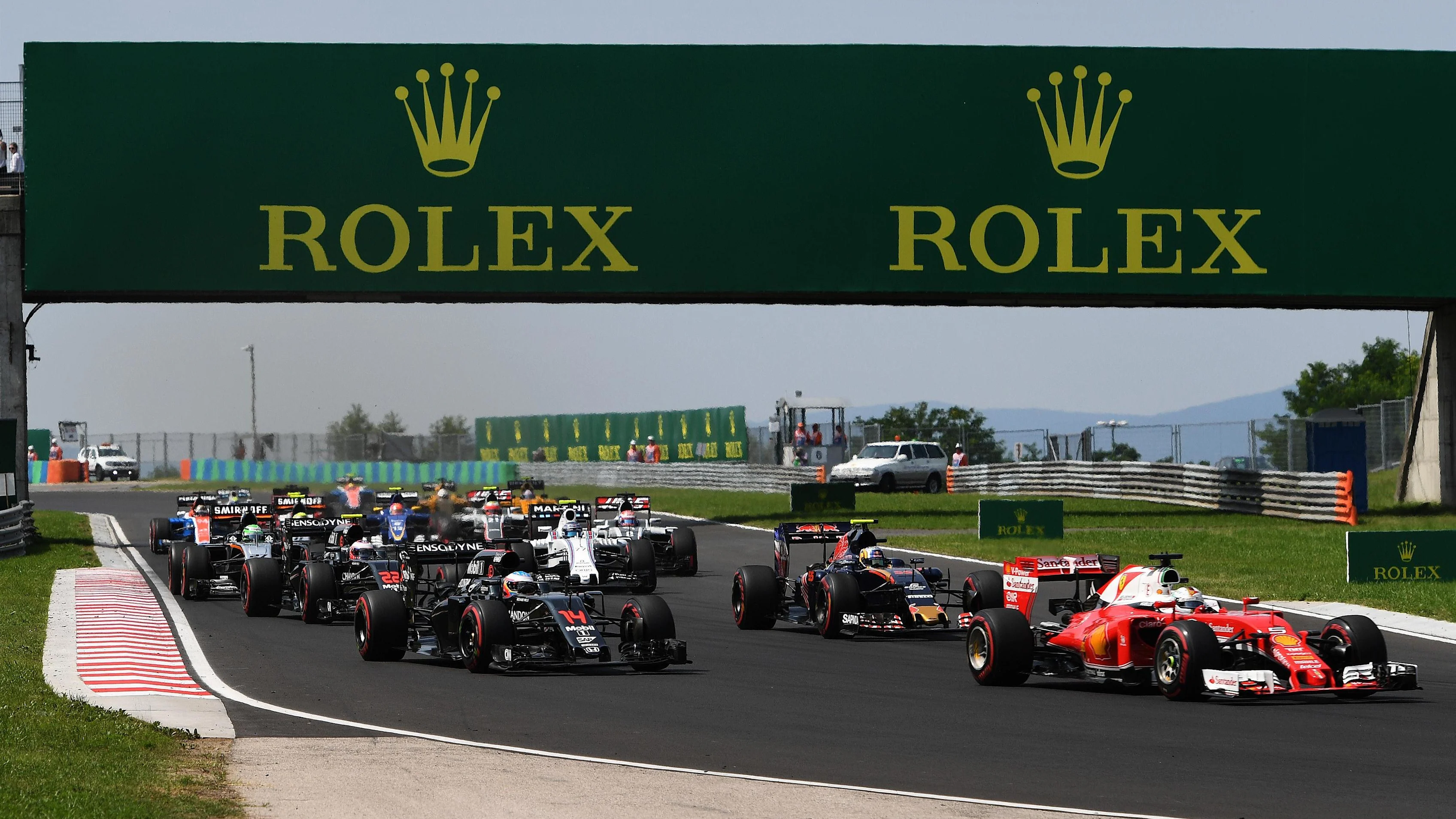 Sebastian Vettel (GER) Ferrari SF16-H at the start of the race at Formula One World Championship,