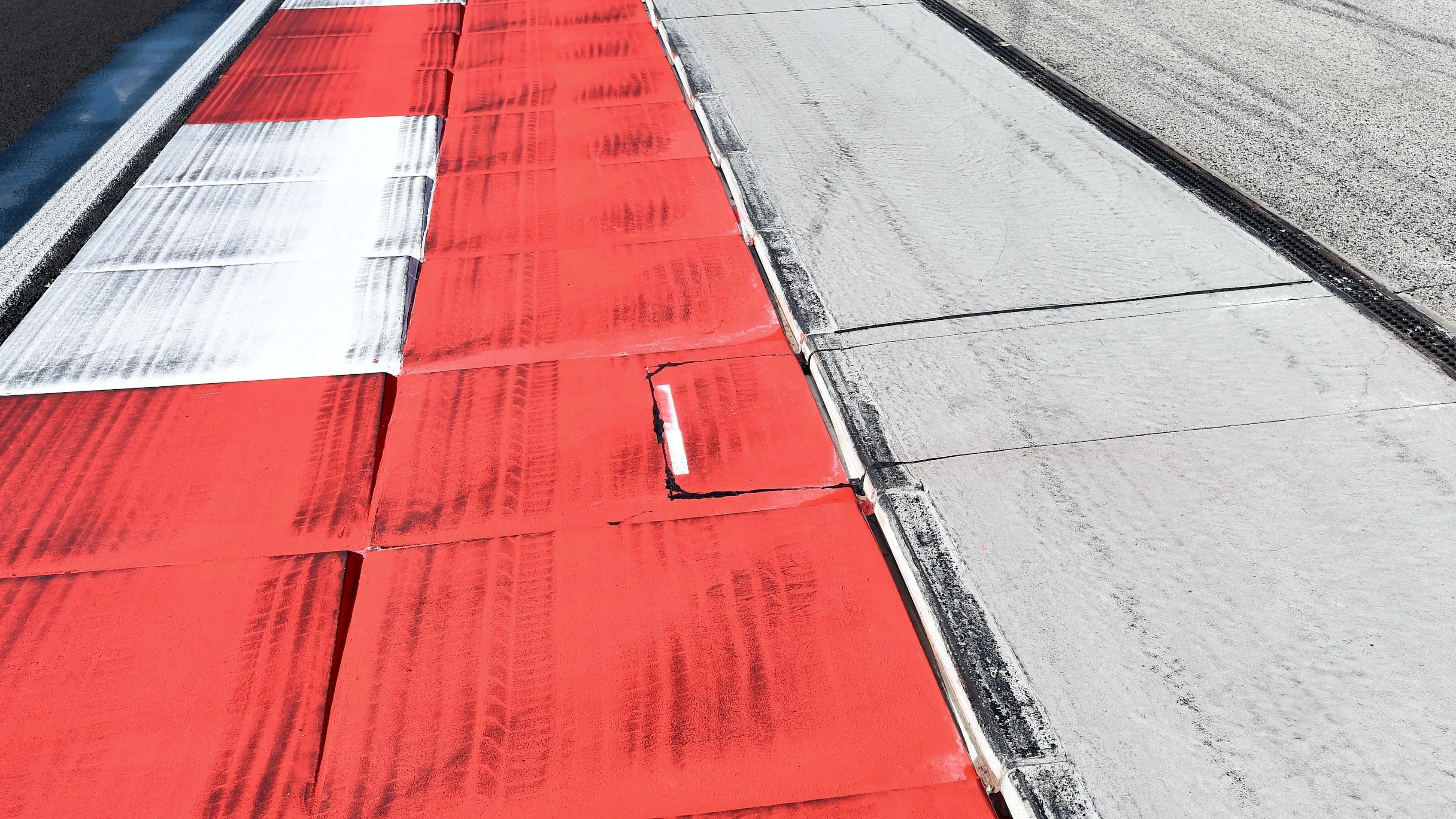 Kerbs with sensors to monitor track limits at Formula One World Championship, Rd11, Preparations,