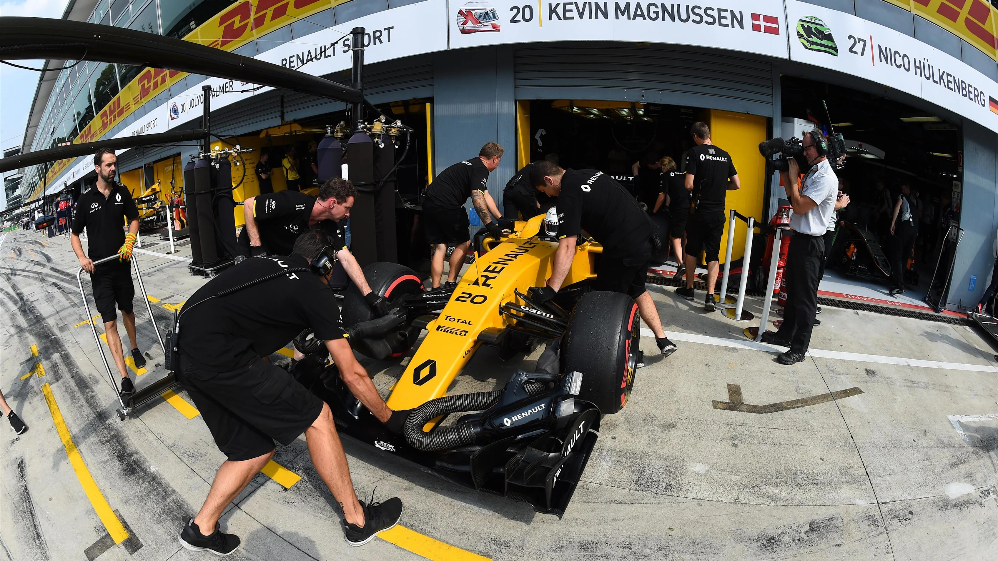 Kevin Magnussen (DEN) Renault Sport F1 Team RS16 at Formula One World Championship, Rd14, Italian Grand Prix, Practice, Monza, Italy, Friday 2 September 2016. © Sutton Images