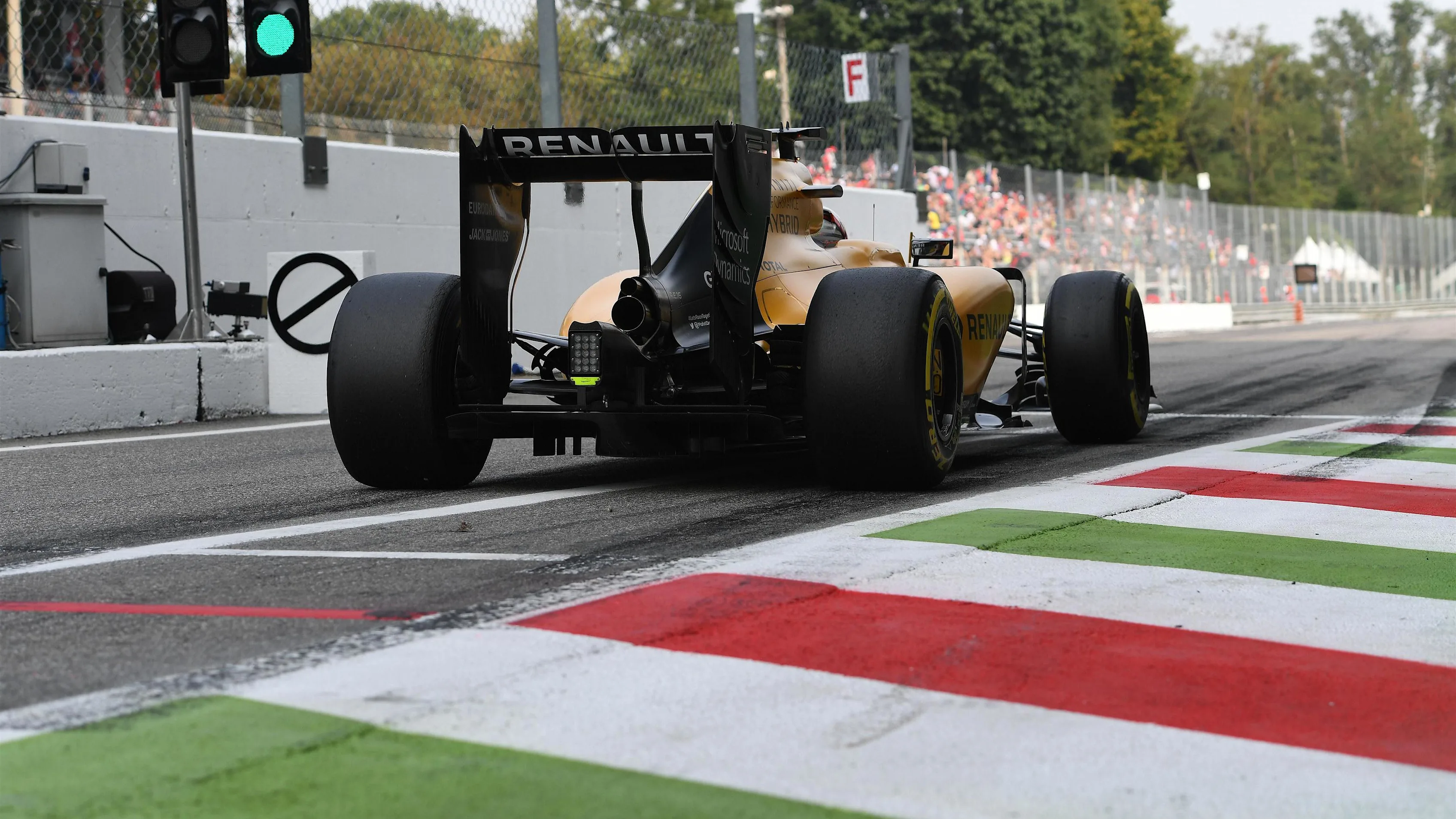 Kevin Magnussen (DEN) Renault Sport F1 Team RS16 at Formula One World Championship, Rd14, Italian Grand Prix, Qualifying, Monza, Italy, Saturday 3 September 2016. © Sutton Images