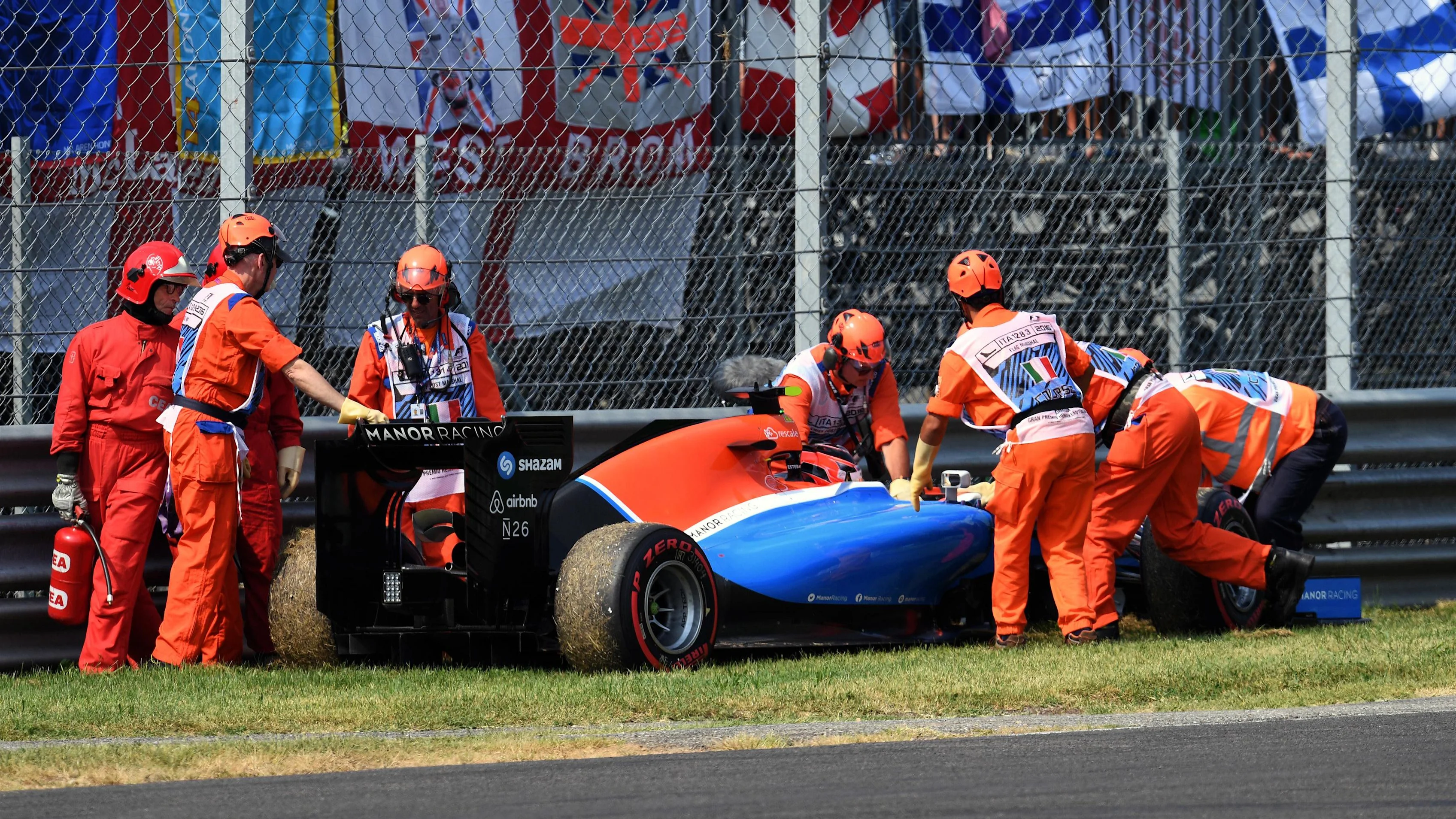 Esteban Ocon (FRA) Manor Racing MRT05 stops on track in Q1 and is recovered by the marshals at Formula One World Championship, Rd14, Italian Grand Prix, Qualifying, Monza, Italy, Saturday 3 September 2016. © Sutton Images