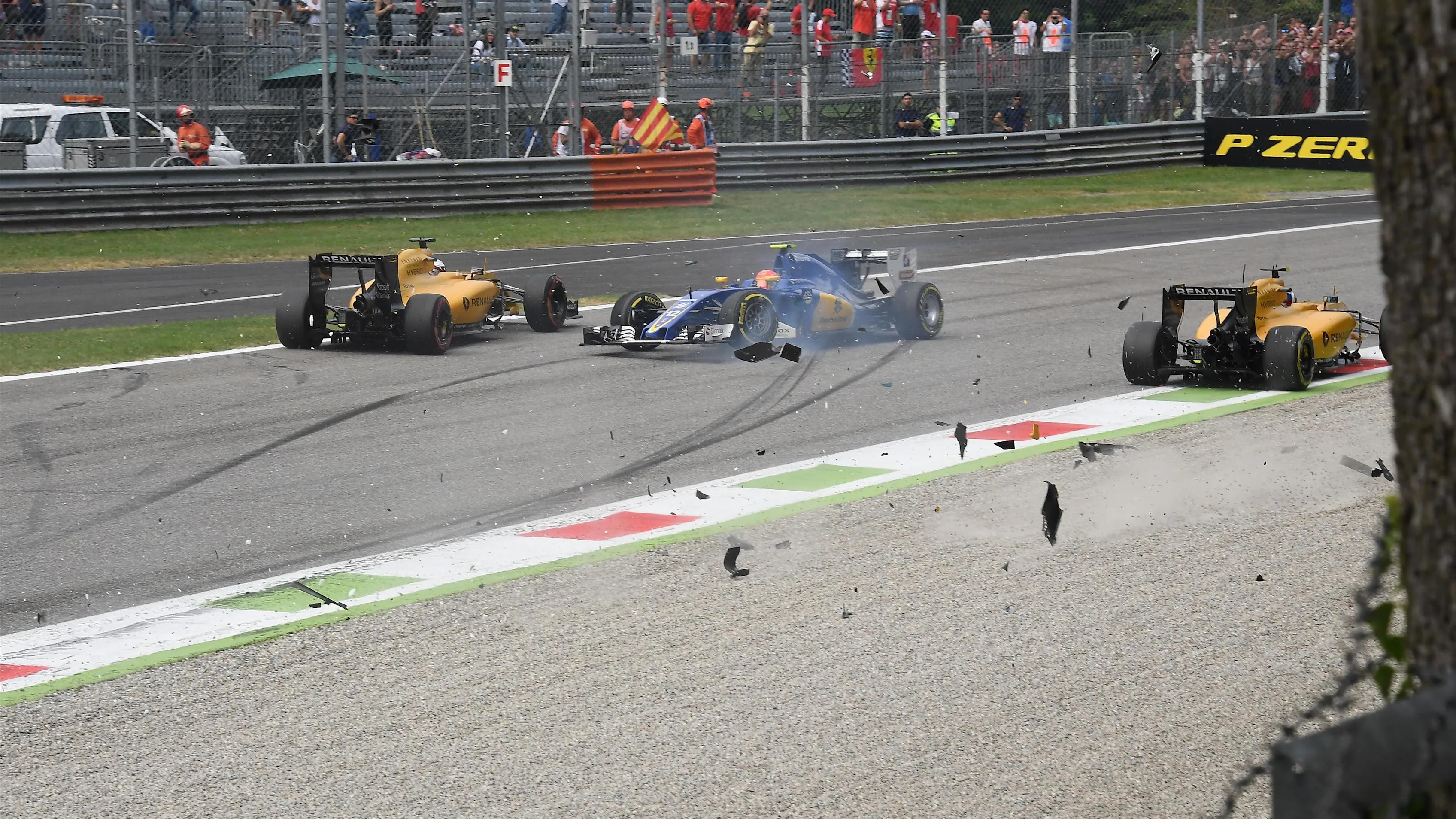 Kevin Magnussen (DEN) Renault Sport F1 Team RS16 passes the accident of Felipe Nasr (BRA) Sauber