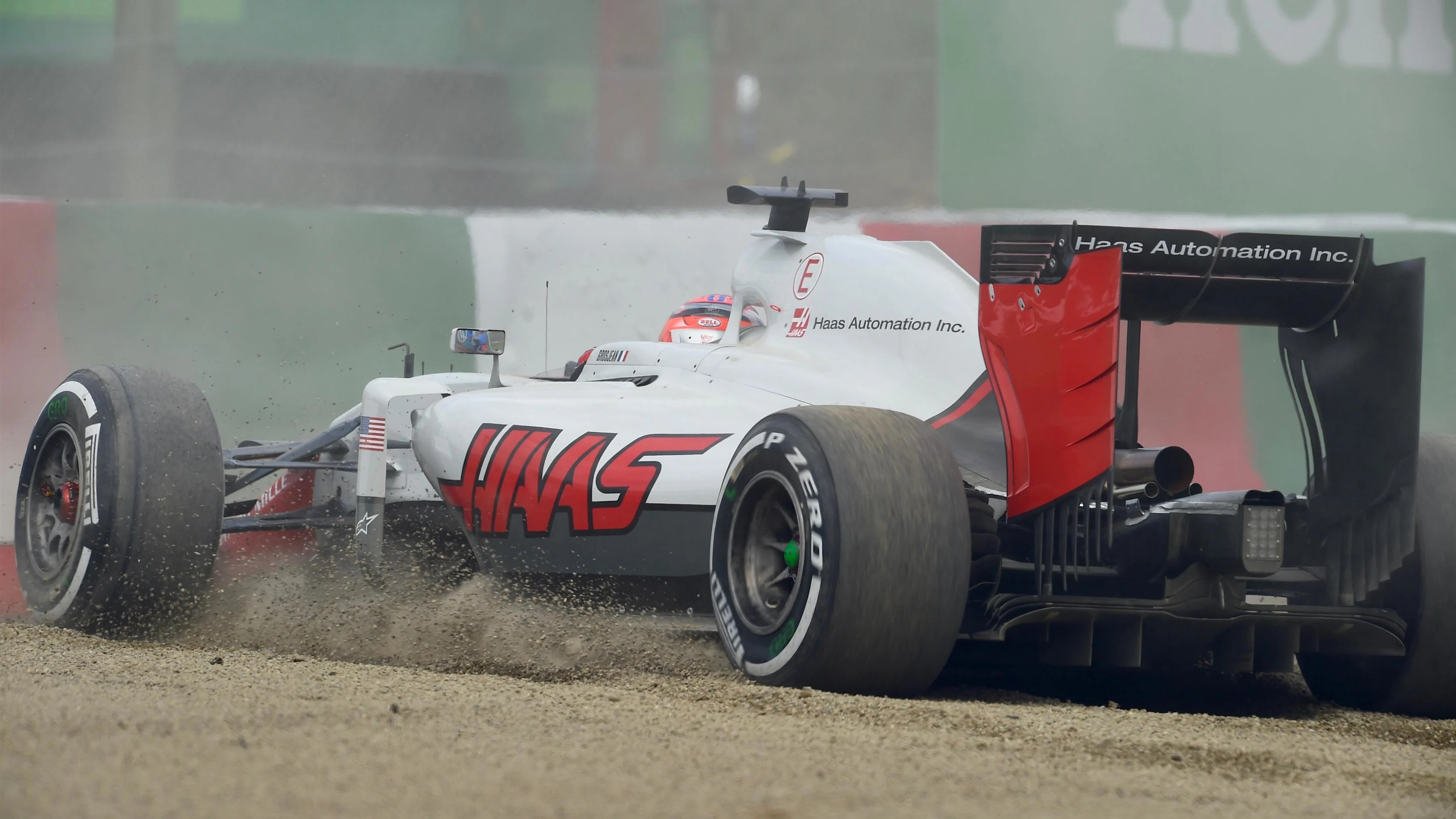 Romain Grosjean (FRA) Haas VF-16 locks up and takes a trip through the gravel in FP1 at Formula One World Championship, Rd17, Japanese Grand Prix, Practice, Suzuka, Japan, Friday 7 October 2016. © Sutton Images
