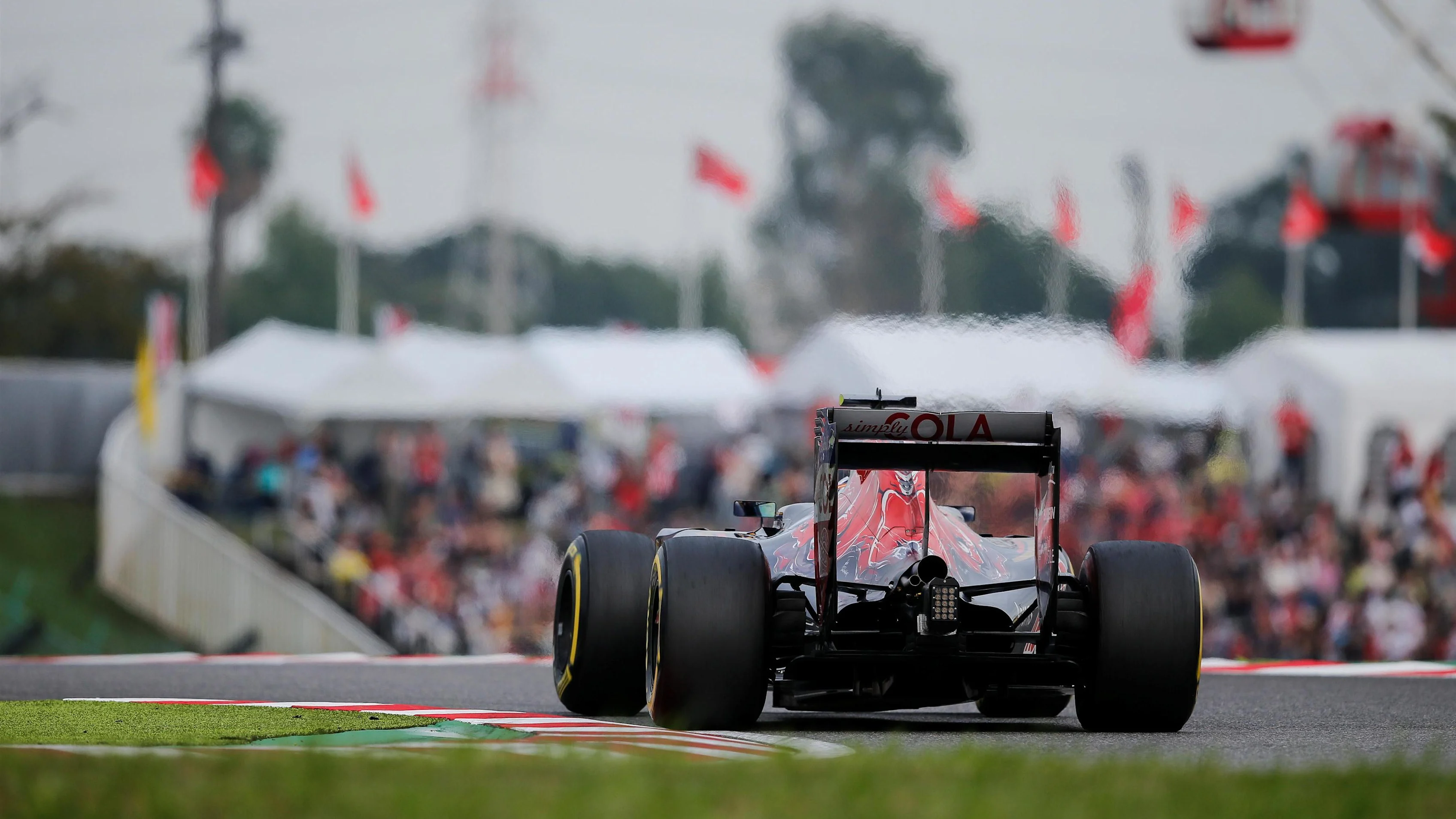 Carlos Sainz (ESP) Scuderia Toro Rosso STR11 at Formula One World Championship, Rd17, Japanese Grand Prix, Qualifying, Suzuka, Japan, Saturday 8 October 2016. © Sutton Images