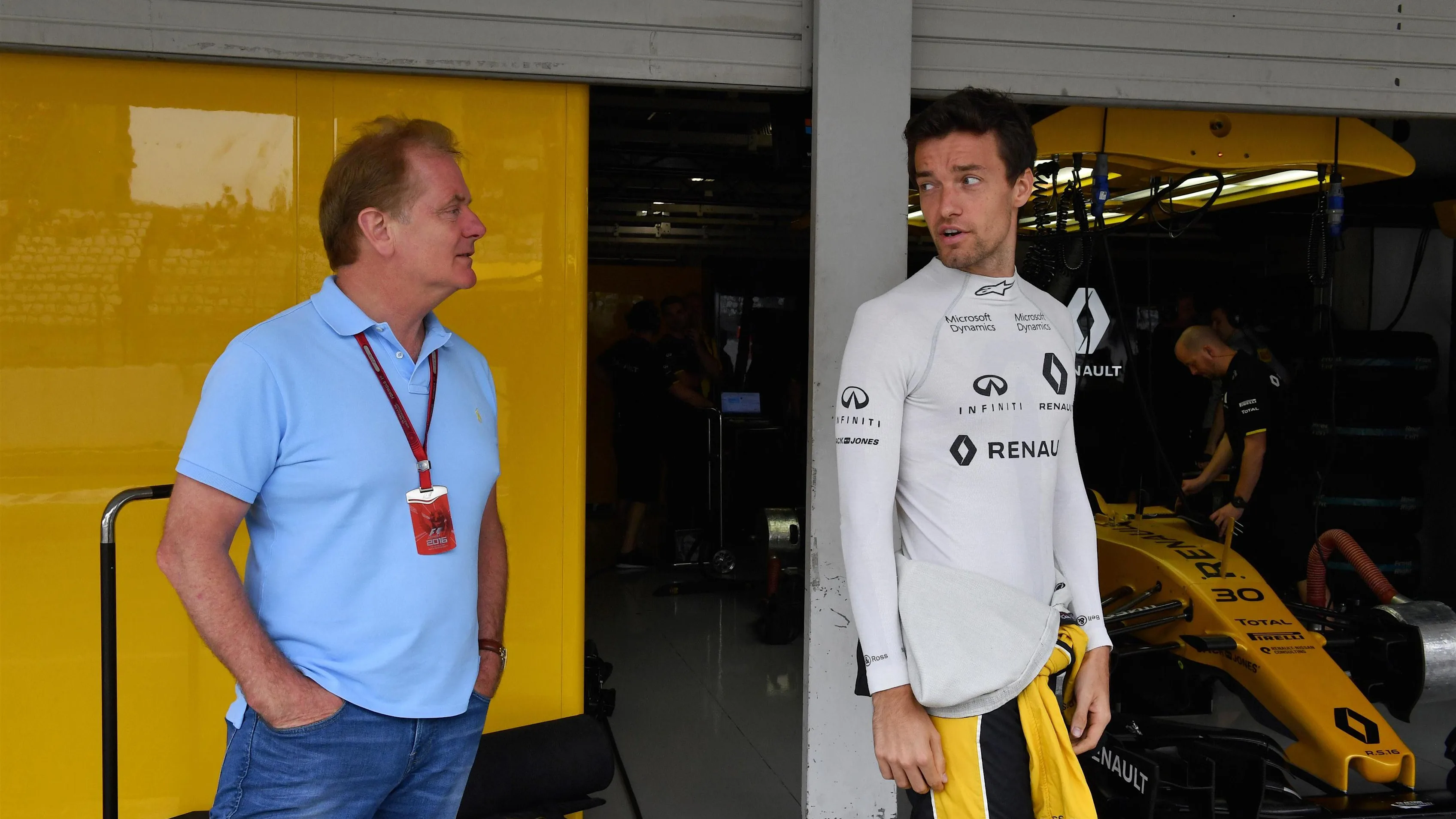 Jolyon Palmer (GBR) Renault Sport F1 Team with his Father Jonathan Palmer (GBR) at Formula One