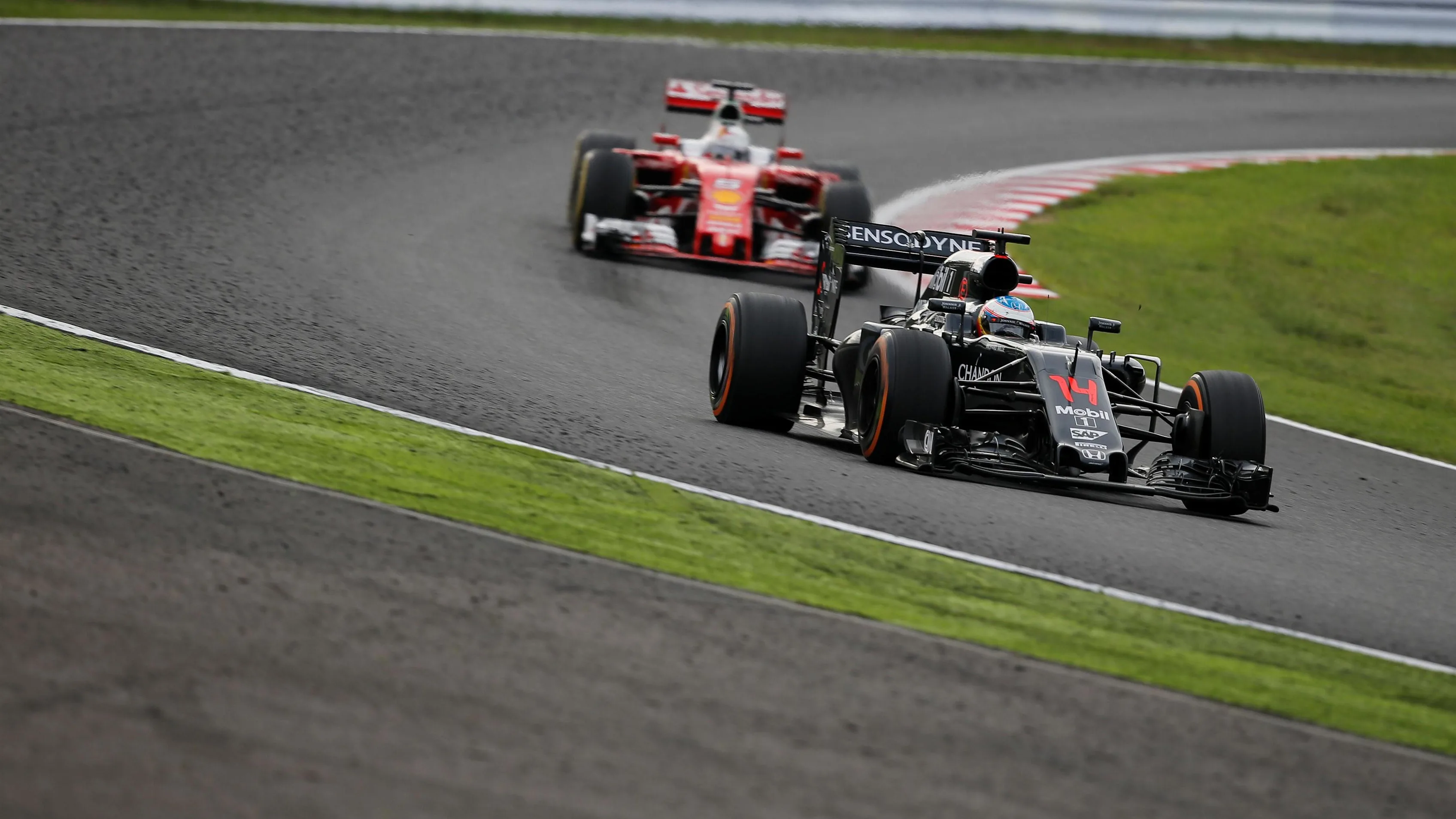 Fernando Alonso (ESP) McLaren MP4-31 at Formula One World Championship, Rd17, Japanese Grand Prix, Race, Suzuka, Japan, Sunday 9 October 2016. © Sutton Images