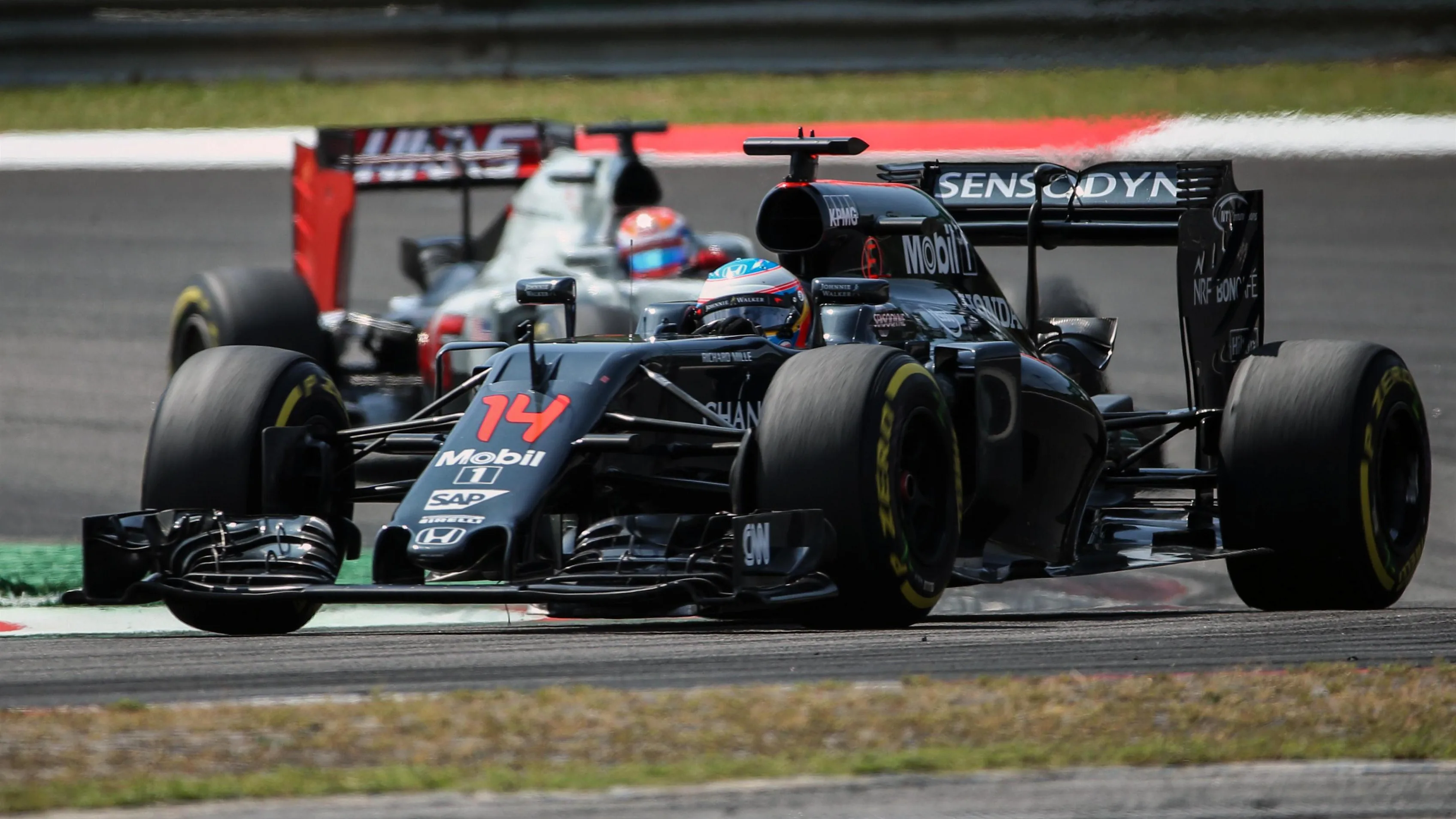 Fernando Alonso (ESP) McLaren MP4-31 at Formula One World Championship, Rd16, Malaysian Grand Prix, Race,  Sepang, Malaysia, Sunday 2 October 2016. © Sutton Images