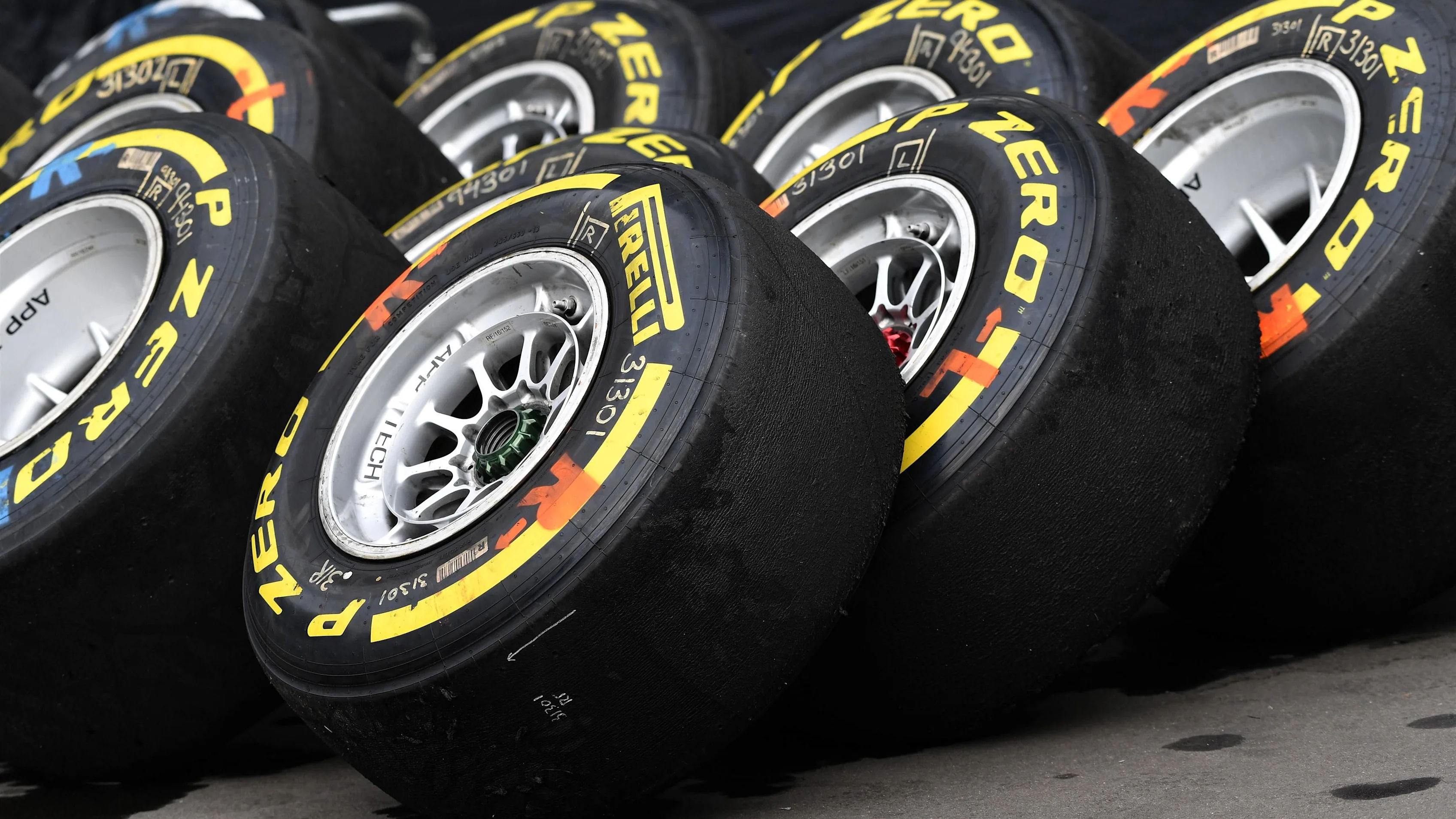 Pirelli tyres at Formula One World Championship, Rd19, Mexican Grand Prix, Practice, Circuit