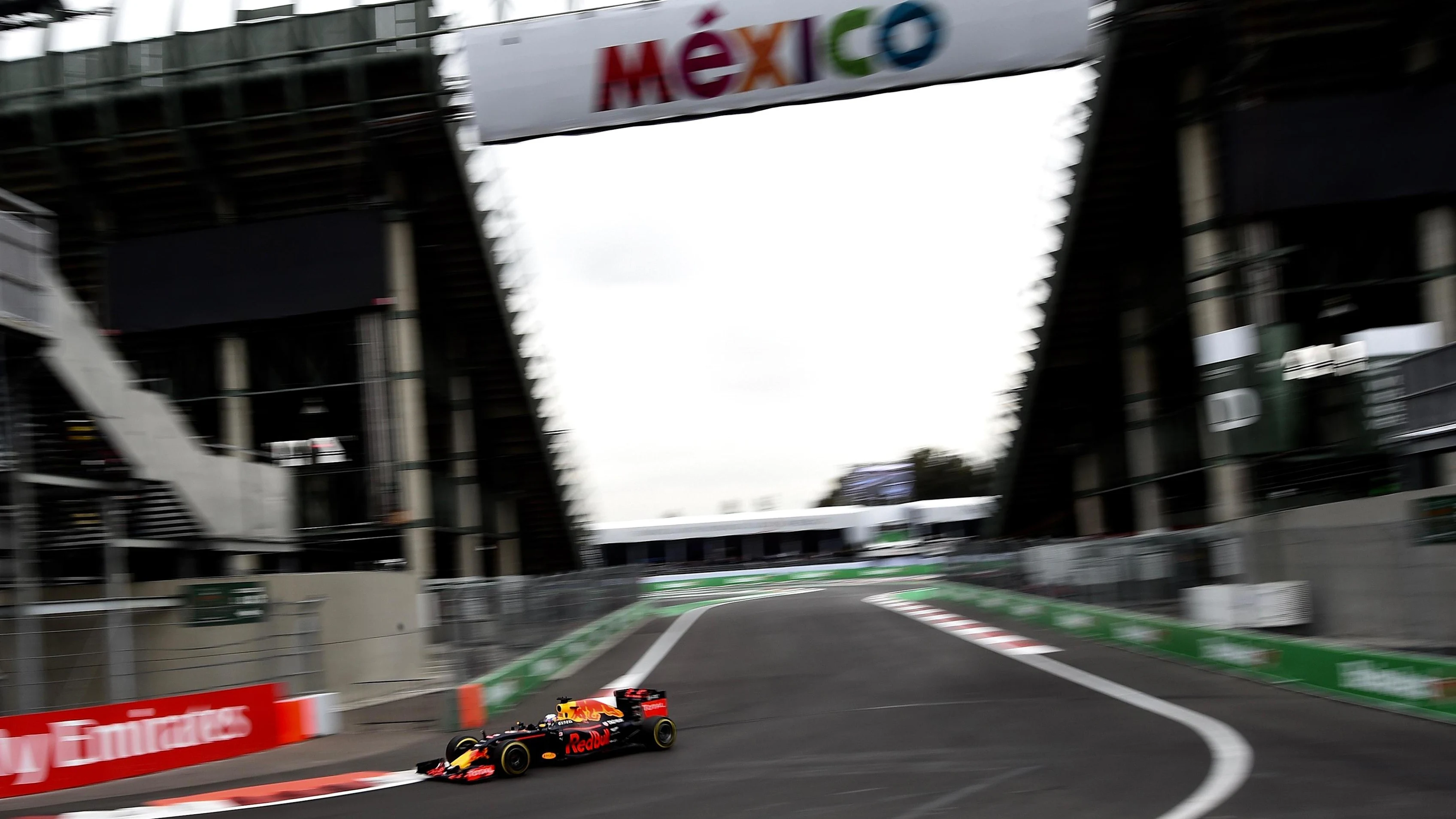 Daniel Ricciardo (AUS) Red Bull Racing RB12 at Formula One World Championship, Rd19, Mexican Grand Prix, Practice, Circuit Hermanos Rodriguez, Mexico City, Mexico, Friday 28 October 2016. © Sutton Images