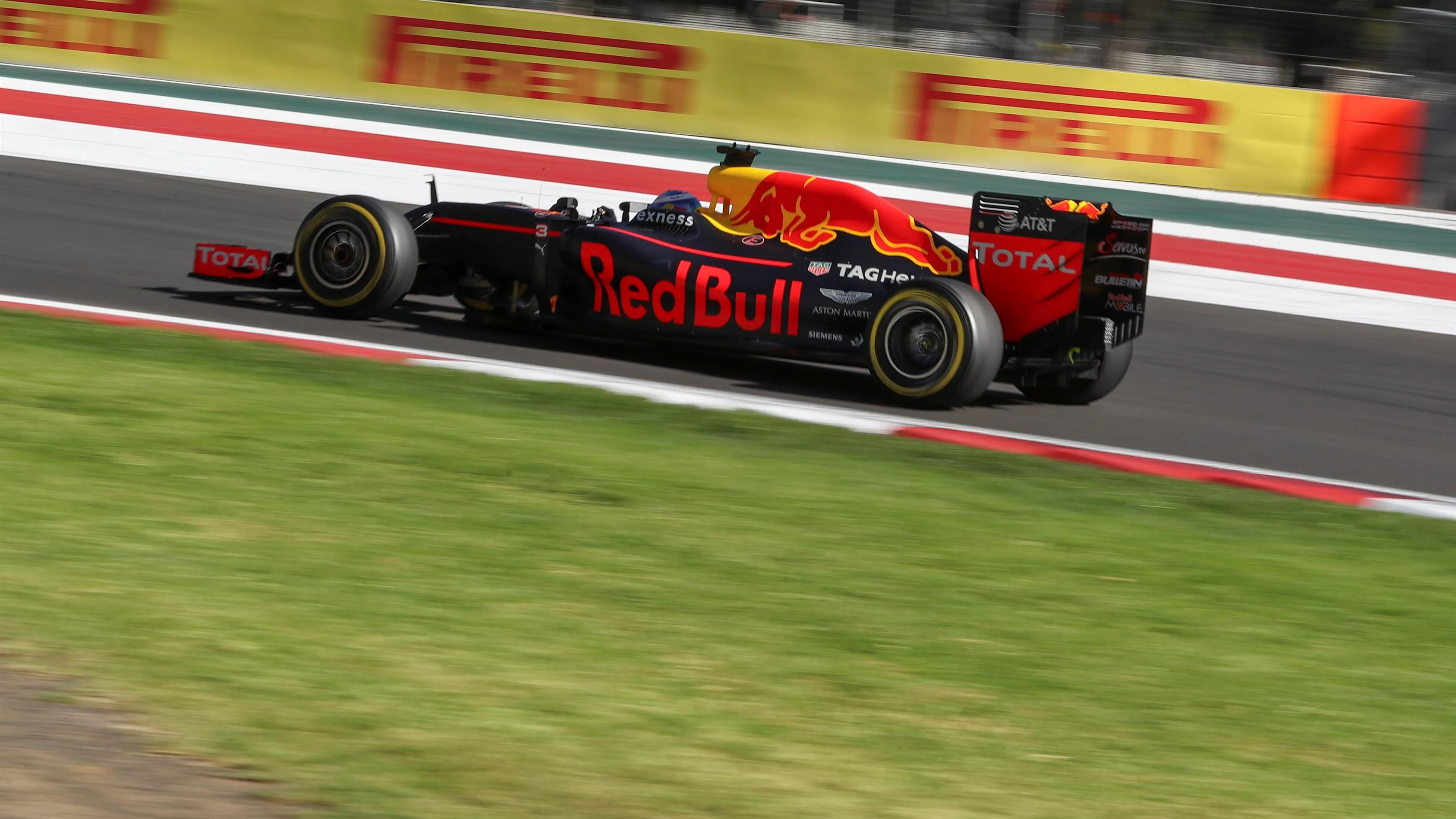 Daniel Ricciardo (AUS) Red Bull Racing RB12 at Formula One World Championship, Rd19, Mexican Grand Prix, Qualifying, Circuit Hermanos Rodriguez, Mexico City, Mexico, Saturday 29 October 2016. © Sutton Images