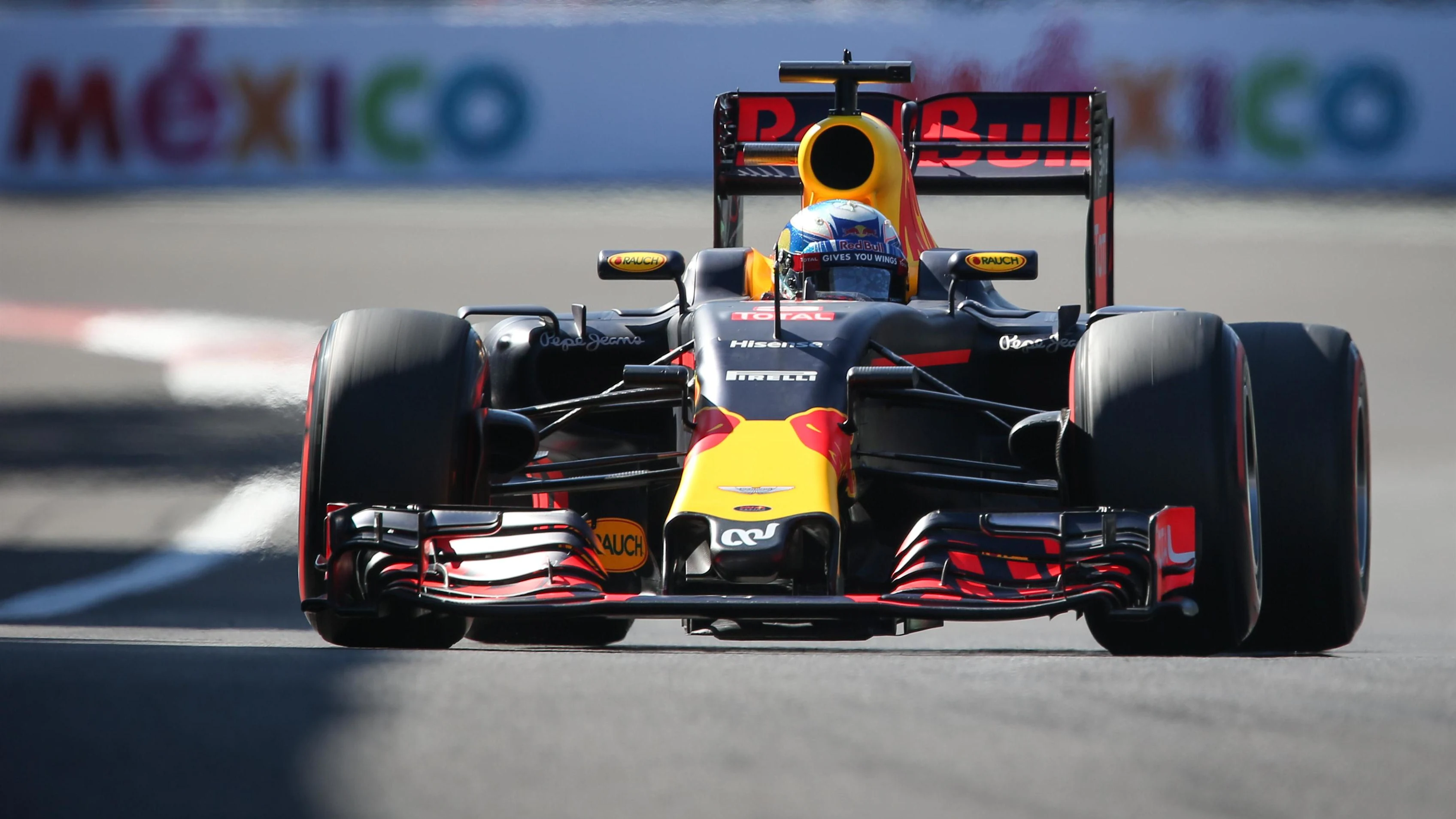 Daniel Ricciardo (AUS) Red Bull Racing RB12 at Formula One World Championship, Rd19, Mexican Grand
