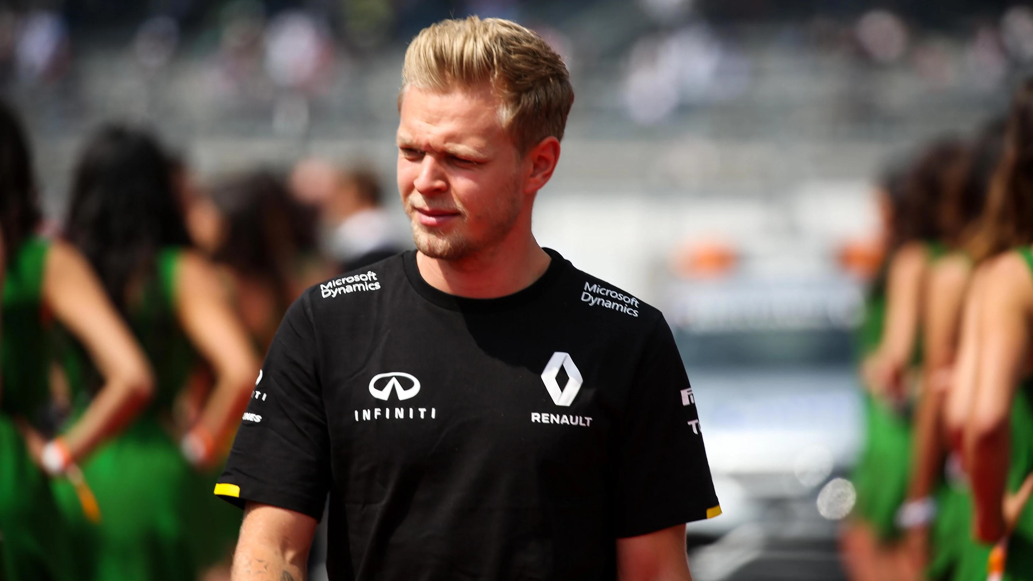 Kevin Magnussen (DEN) Renault Sport F1 Team on the drivers parade at Formula One World Championship, Rd19, Mexican Grand Prix, Race, Circuit Hermanos Rodriguez, Mexico City, Mexico, Sunday 30 October 2016. © Sutton Images