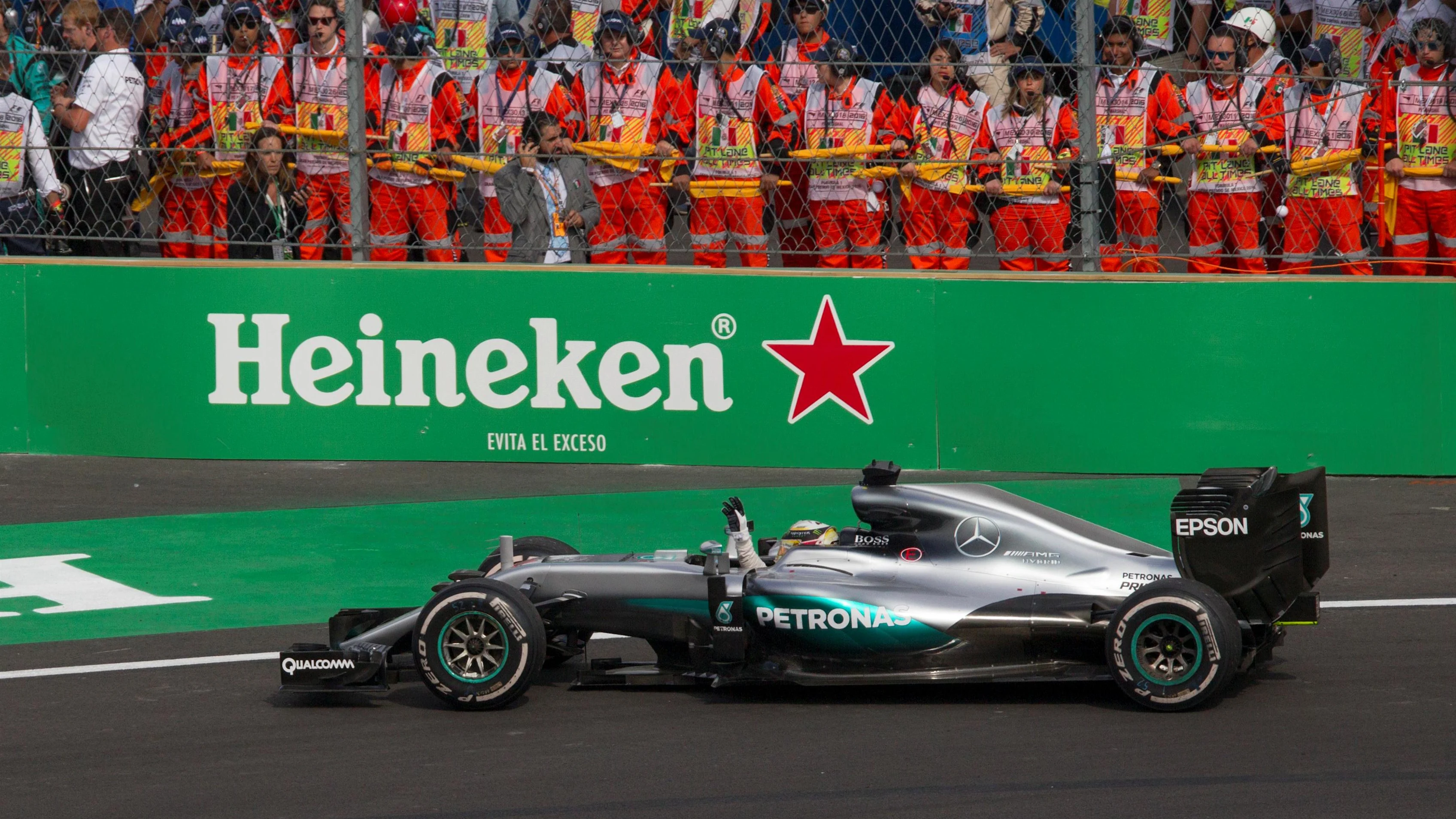 Race winner Lewis Hamilton (GBR) Mercedes AMG F1 arrives in parc ferme and waves to the fans at Formula One World Championship, Rd19, Mexican Grand Prix, Race, Circuit Hermanos Rodriguez, Mexico City, Mexico, Sunday 30 October 2016. © Sutton Images