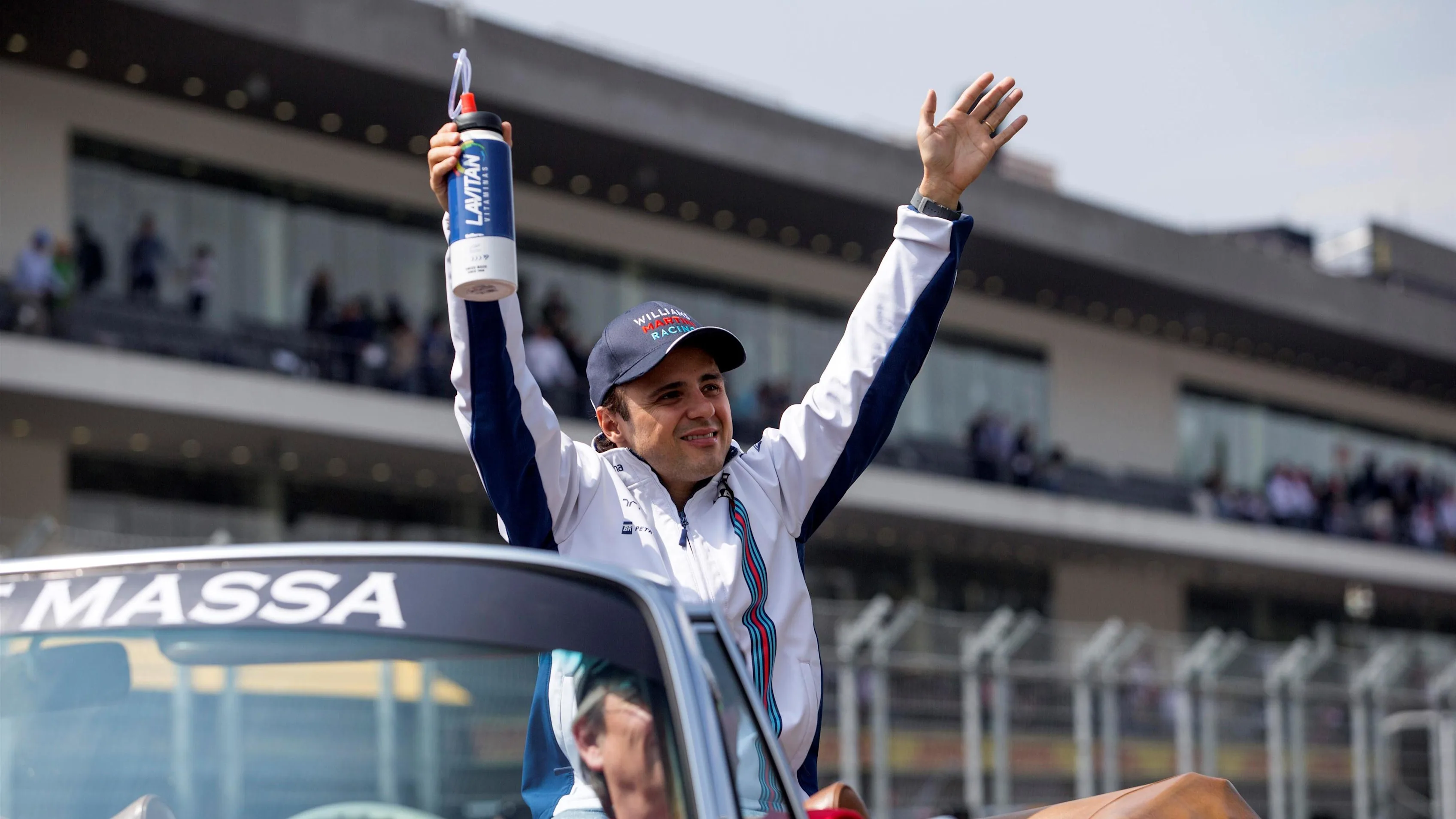 Felipe Massa (BRA) Williams on the drivers parade at Formula One World Championship, Rd19, Mexican