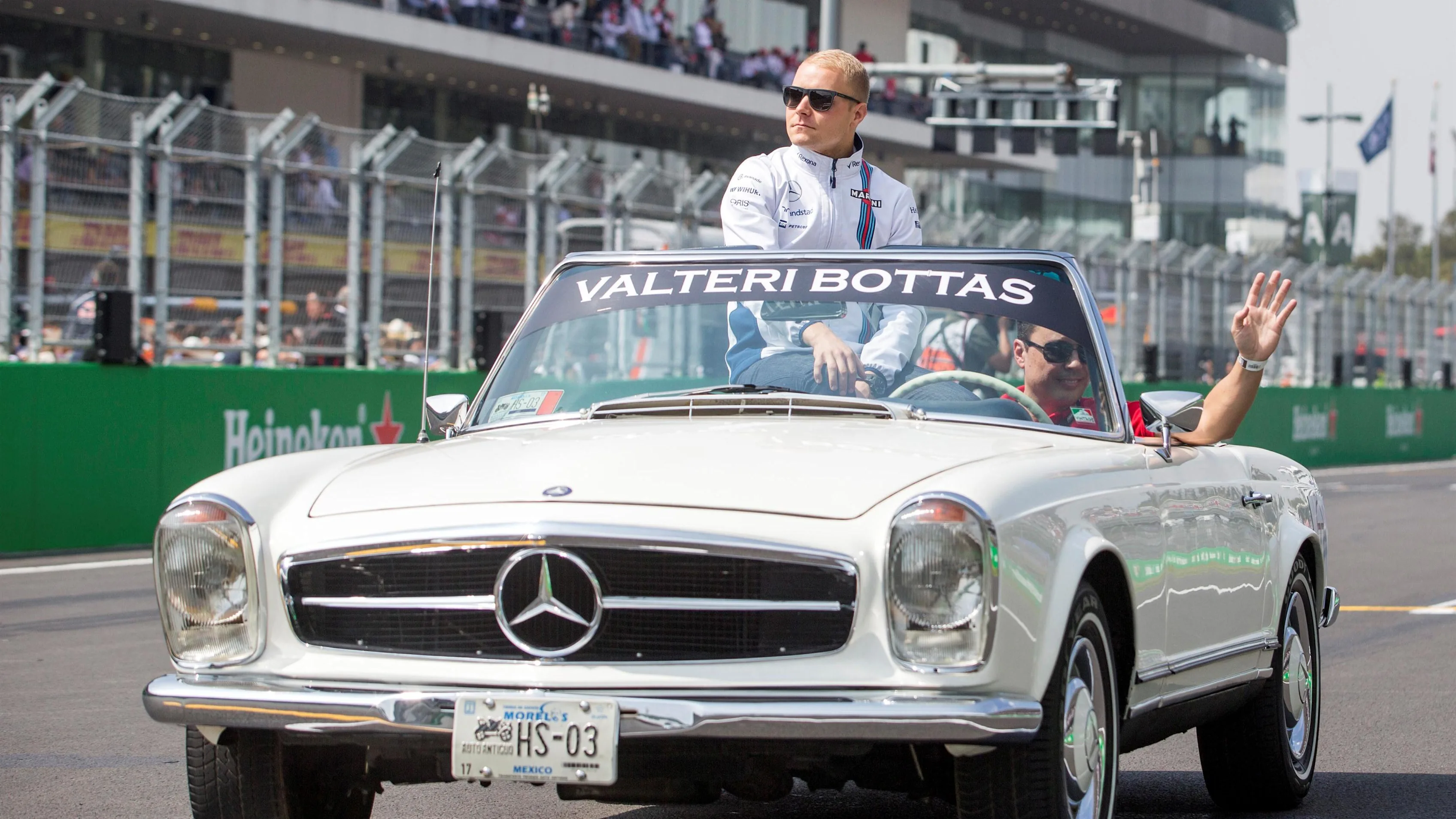 Valtteri Bottas (FIN) Williams on the drivers parade at Formula One World Championship, Rd19, Mexican Grand Prix, Race, Circuit Hermanos Rodriguez, Mexico City, Mexico, Sunday 30 October 2016. © Sutton Images
