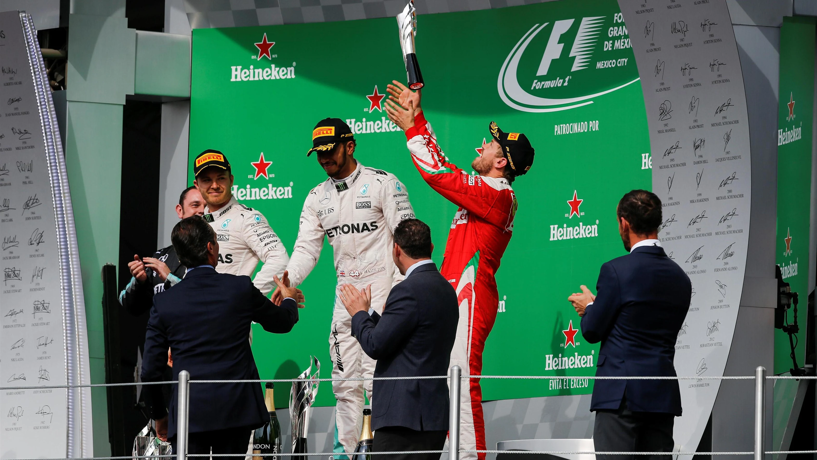 Nico Rosberg (GER) Mercedes AMG F1,Tom Walton (GBR) Mercedes AMG F1 Engineer, Lewis Hamilton (GBR)