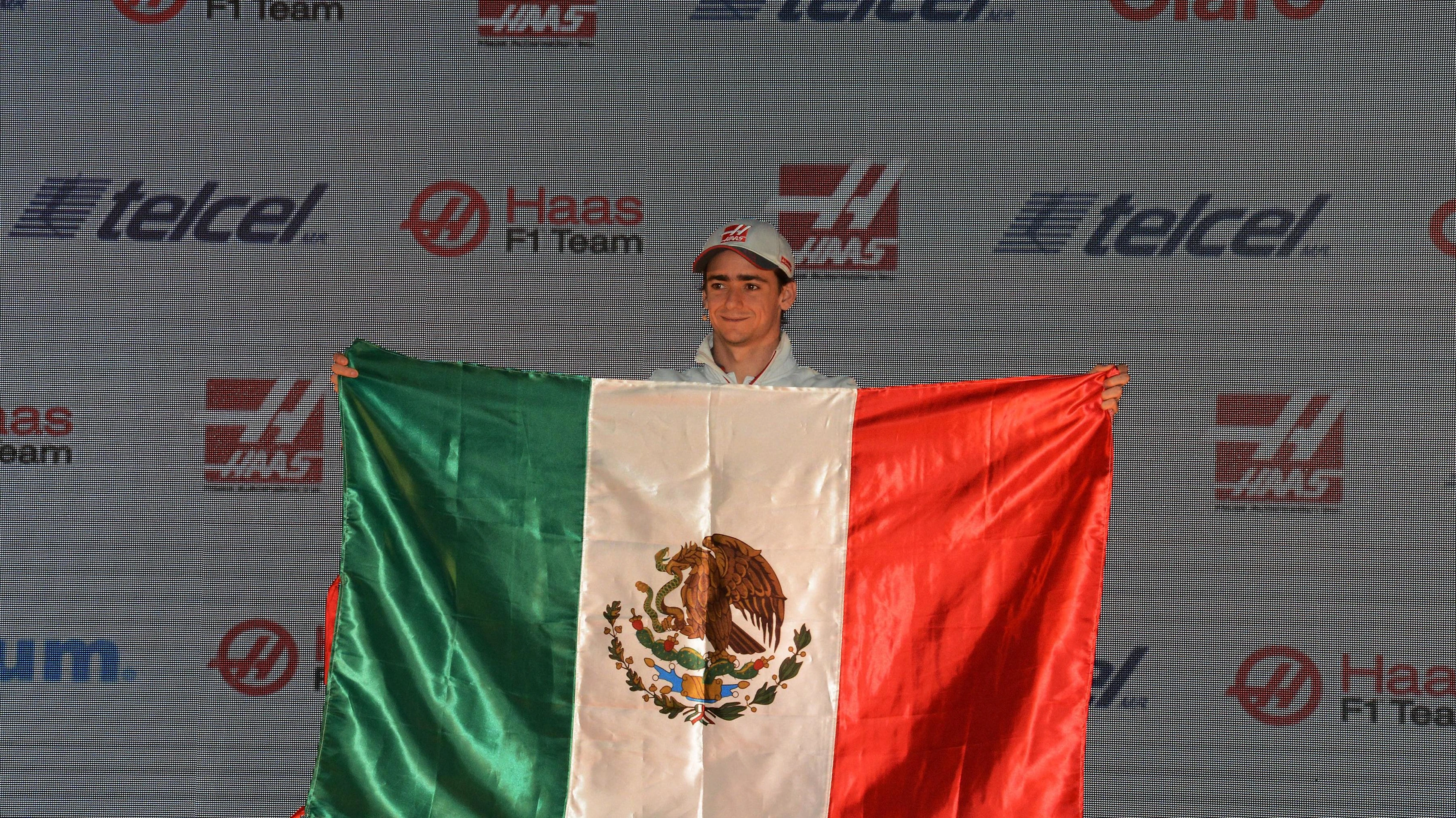 Esteban Gutierrez (MEX) Haas F1 and Mexican flag at Formula One World Championship, Rd19, Mexican