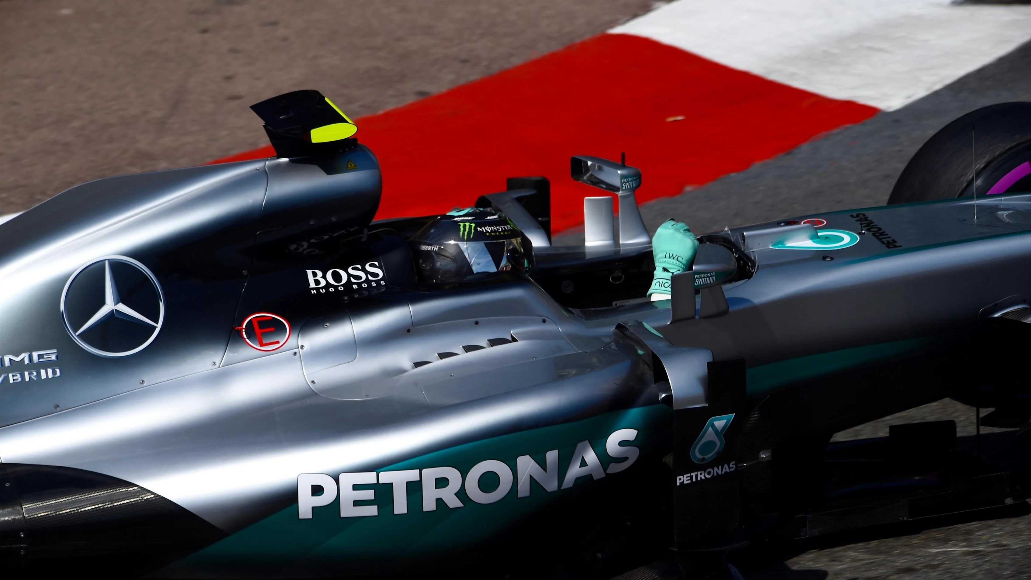 Nico Rosberg (GER) Mercedes-Benz F1 W07 Hybrid celebrates in Q3 at Formula One World Championship,